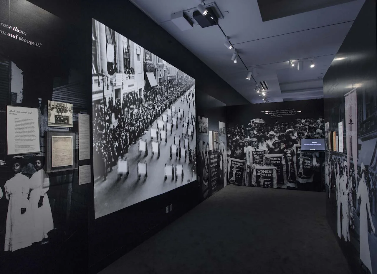 98088d_WomenMarch_install31 copy.jpg