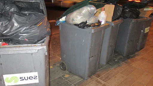 Les poubelles du KFC dans la nuit du 26 au 27 juillet 2018.