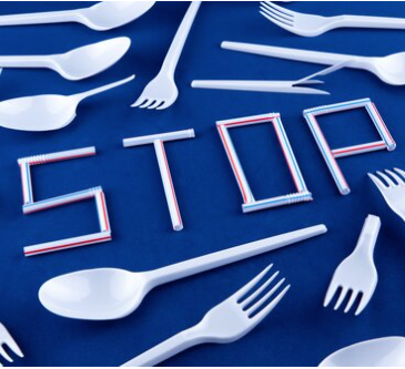 L'Alliance Rethink Plastic dresse un bilan des bons et mauvais élèves à la veille de l'interdiction européenne des plastiques à usage unique.