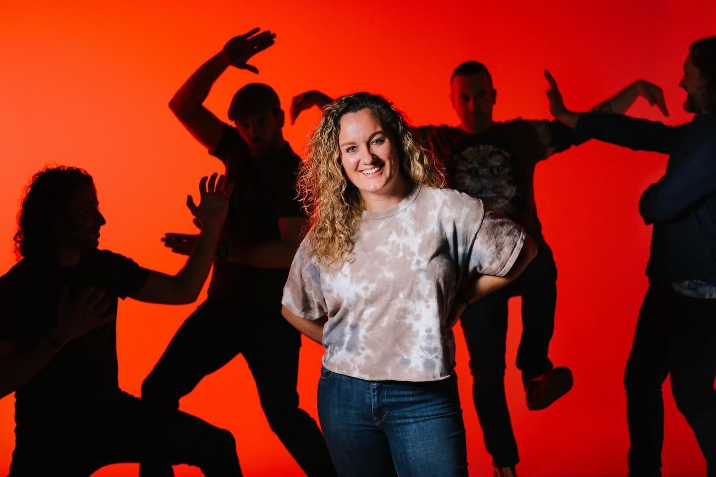 Hiya! 🥷We are going to be rocking the bar room at Johnny's Pub tonight. Grab your friends and come start your Easter weekend the right way with us!
.
.
.
.
.
#teaganandthetweeds #rochesterny #rochesterlivemusic #johnnysirishpub @teaganwardmusic 📸by