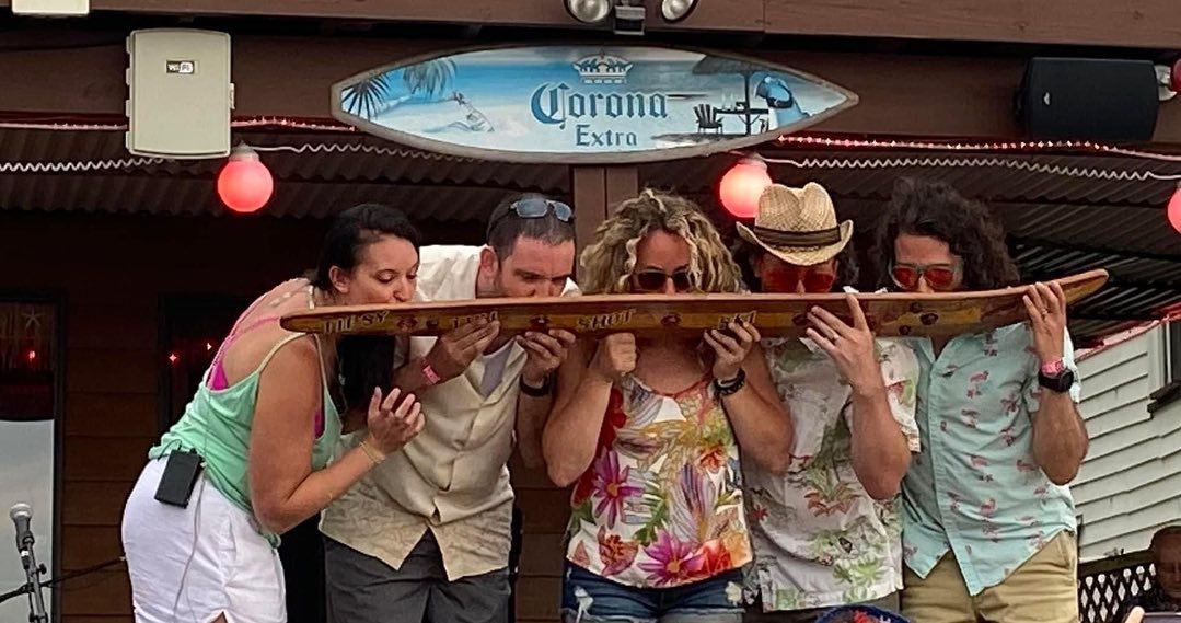 Top weekend!

Thank you to everyone that came out to support us. Thank you to Marge's Lakeside Inn for having us - we always enjoy ourselves playing music to a beach full of people. 

Also, thank you to Corn Hill Arts Festival for having us today, no