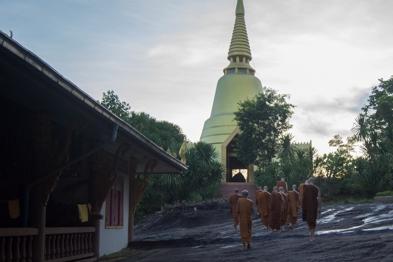 Wat Tham Saeng Phet (Luang Por Thun)