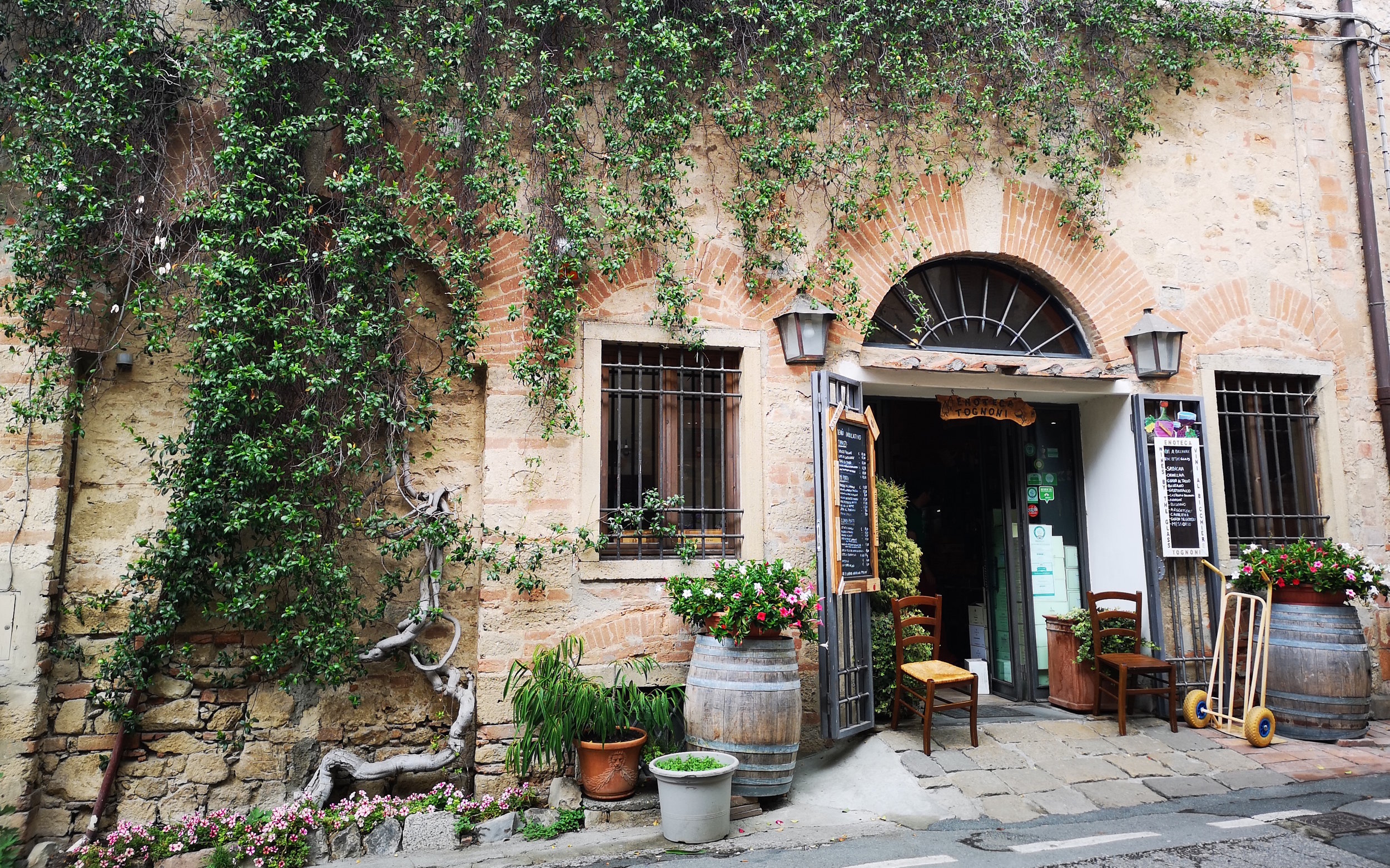 enoteca in bolgheri the three drinkers.jpg