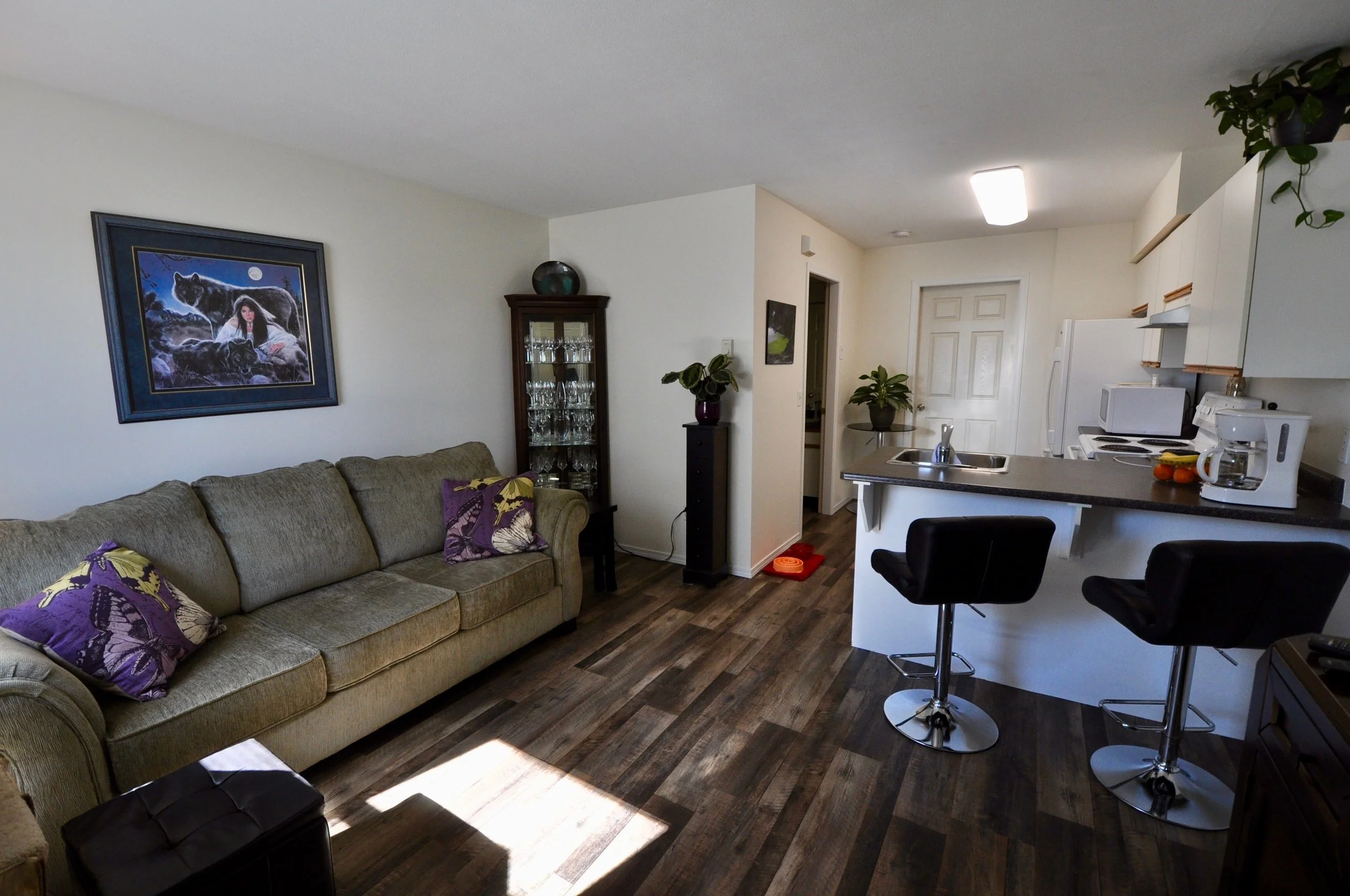 205 2585 Hebert Interior.jpeg