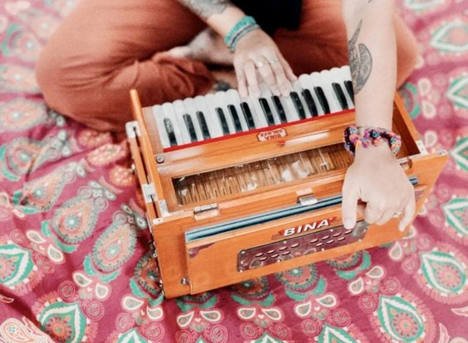 Kirtan with Bhakti Babas