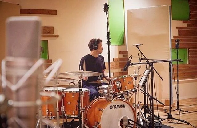Zoom Workshop! Wednesday 17th June at 3pm. Join me one-on-one in the comfort of your own home. In this session we will be continuing our study of the the basic snare drum techniques and grips utilising a practice pad, then moving onto the drumset. Se