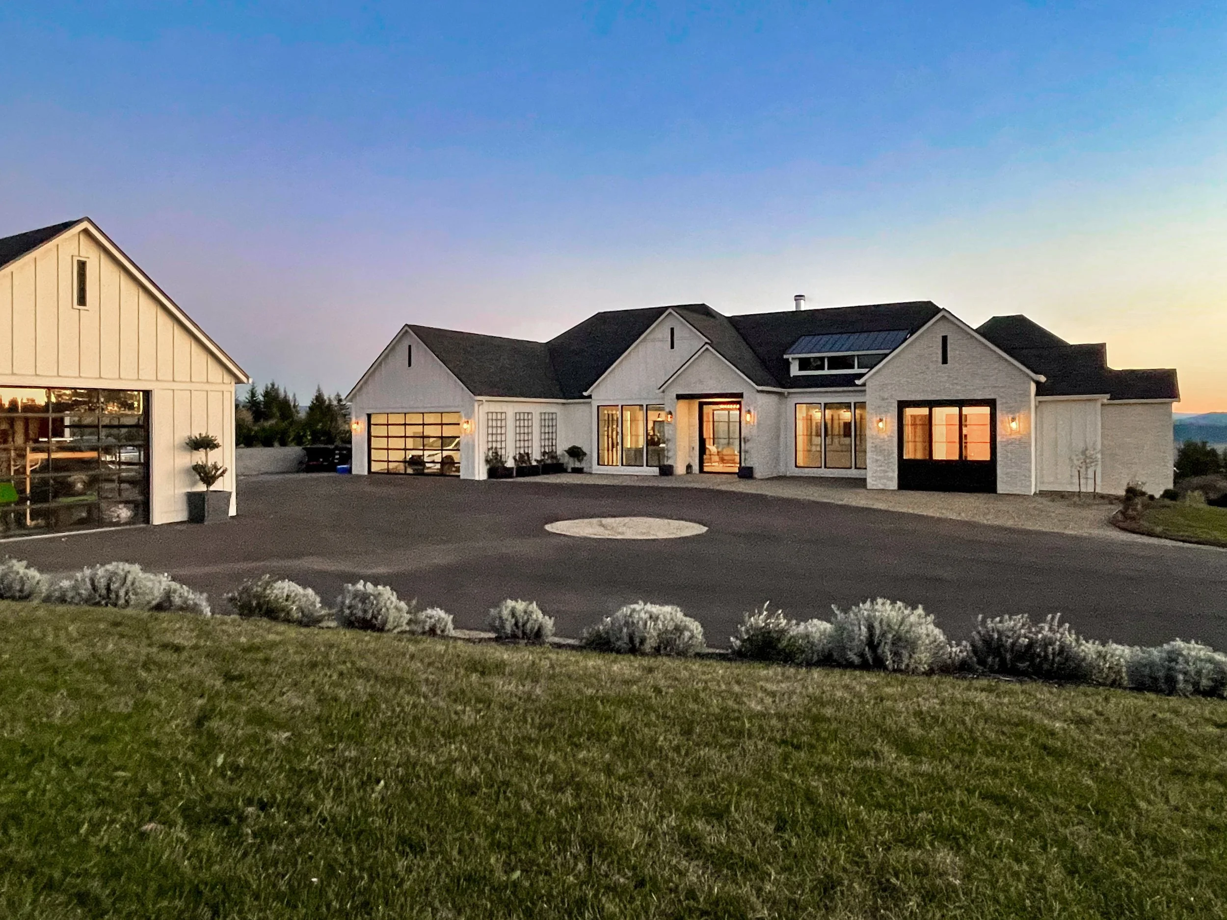 Luxurious Estate with Infinity Pool + Views