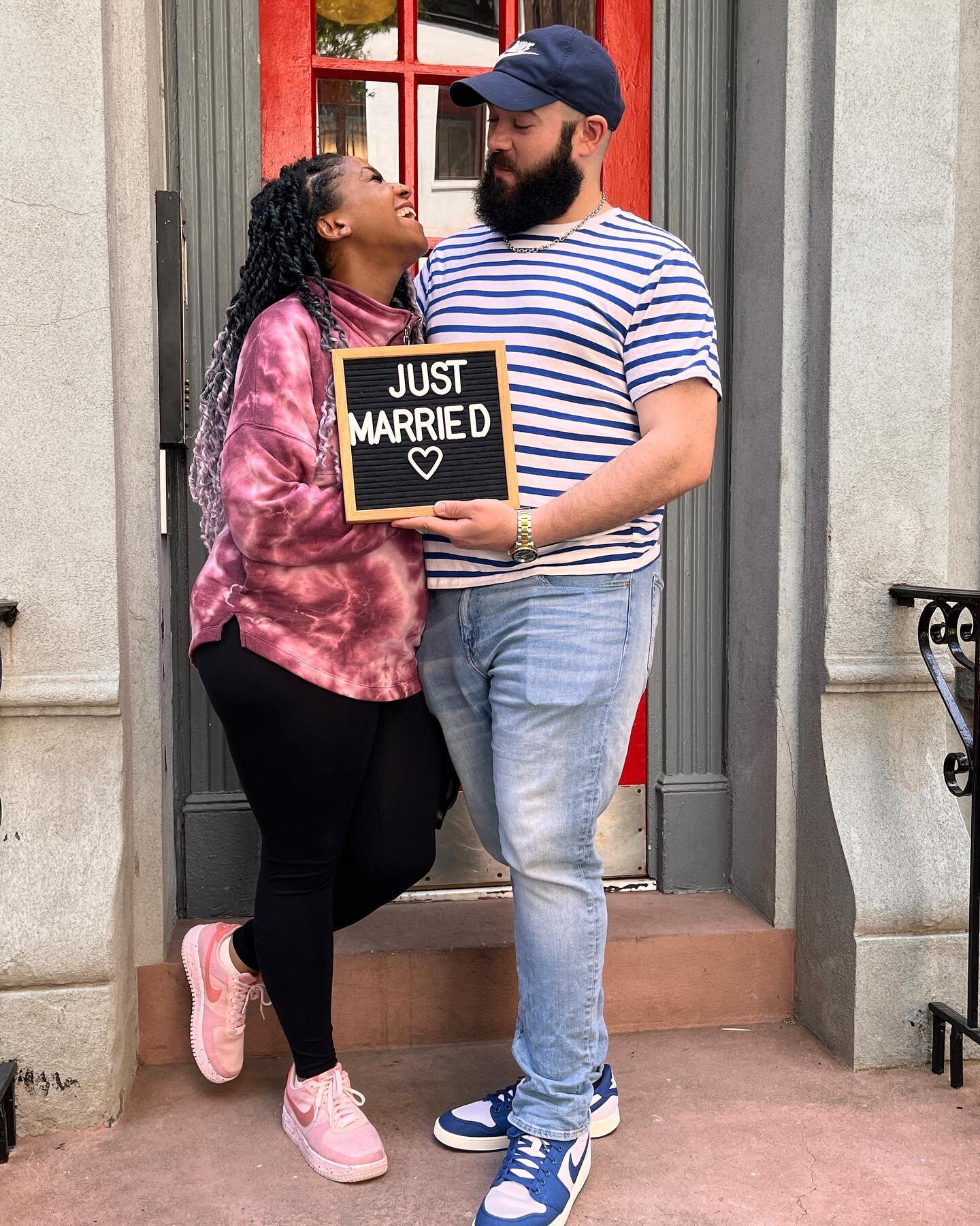 What are your #Sunday plans? 

Oh me? Just doing a little laundry &amp; a sweet &amp; simple #elopement at the #RedDoor 💍 

Thank you to the #newlymarried Mr. &amp; Mrs. Roman for selecting Weddings By Antonia to play a part in your #happilyeverafte