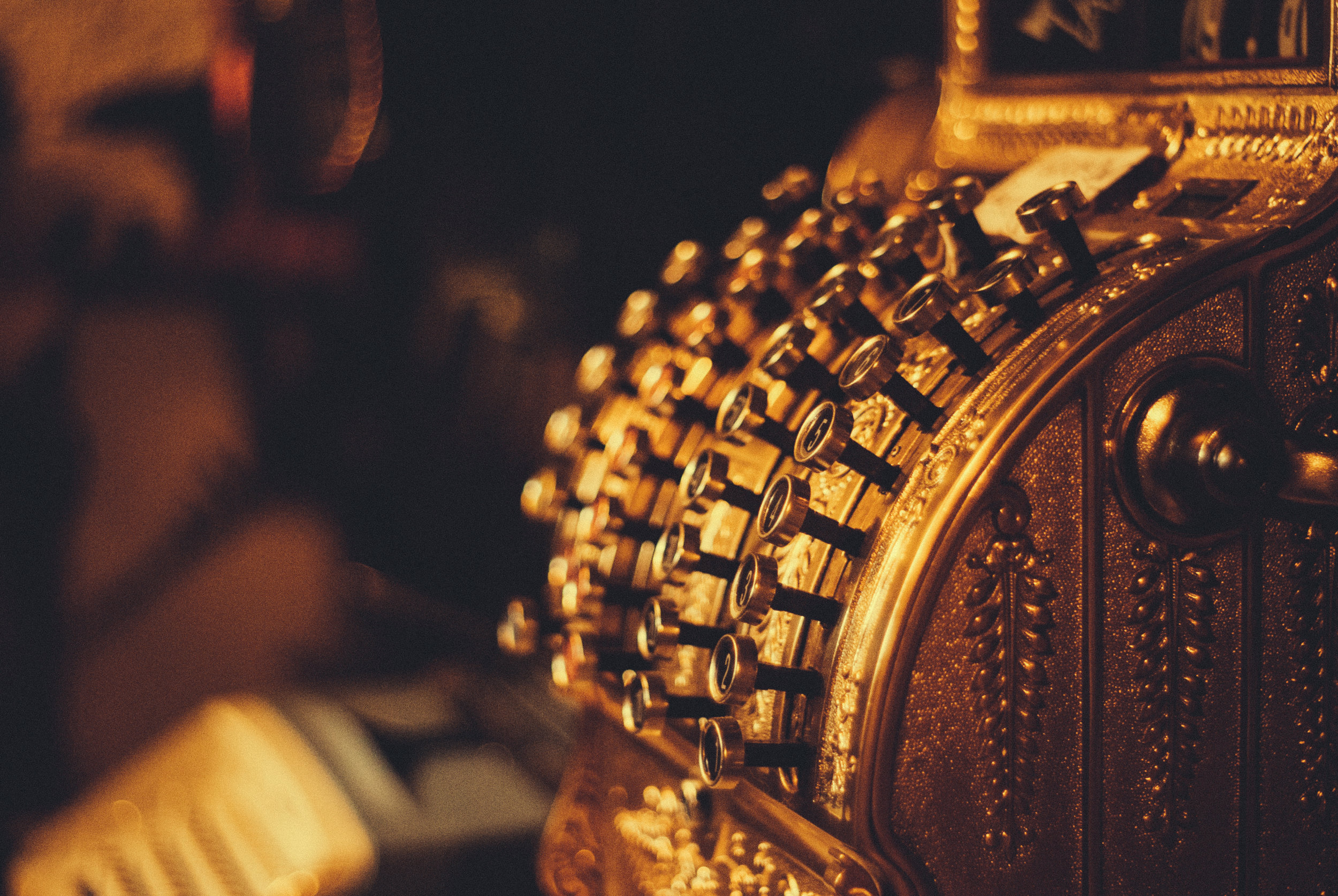 Image: An old-fashioned cash register in close-up.