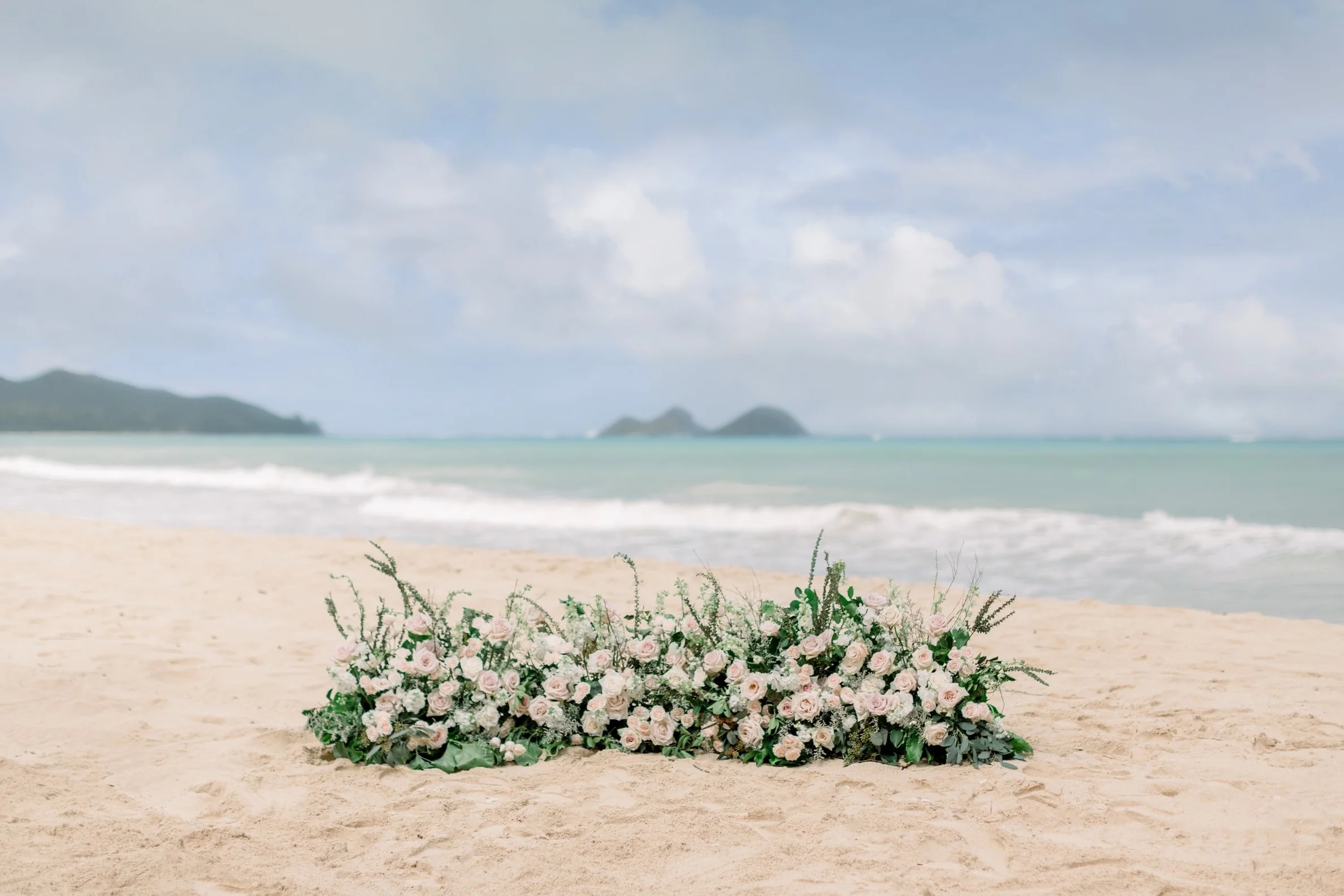 ground+florals+for+wedding+ceremony+hawaii.jpg