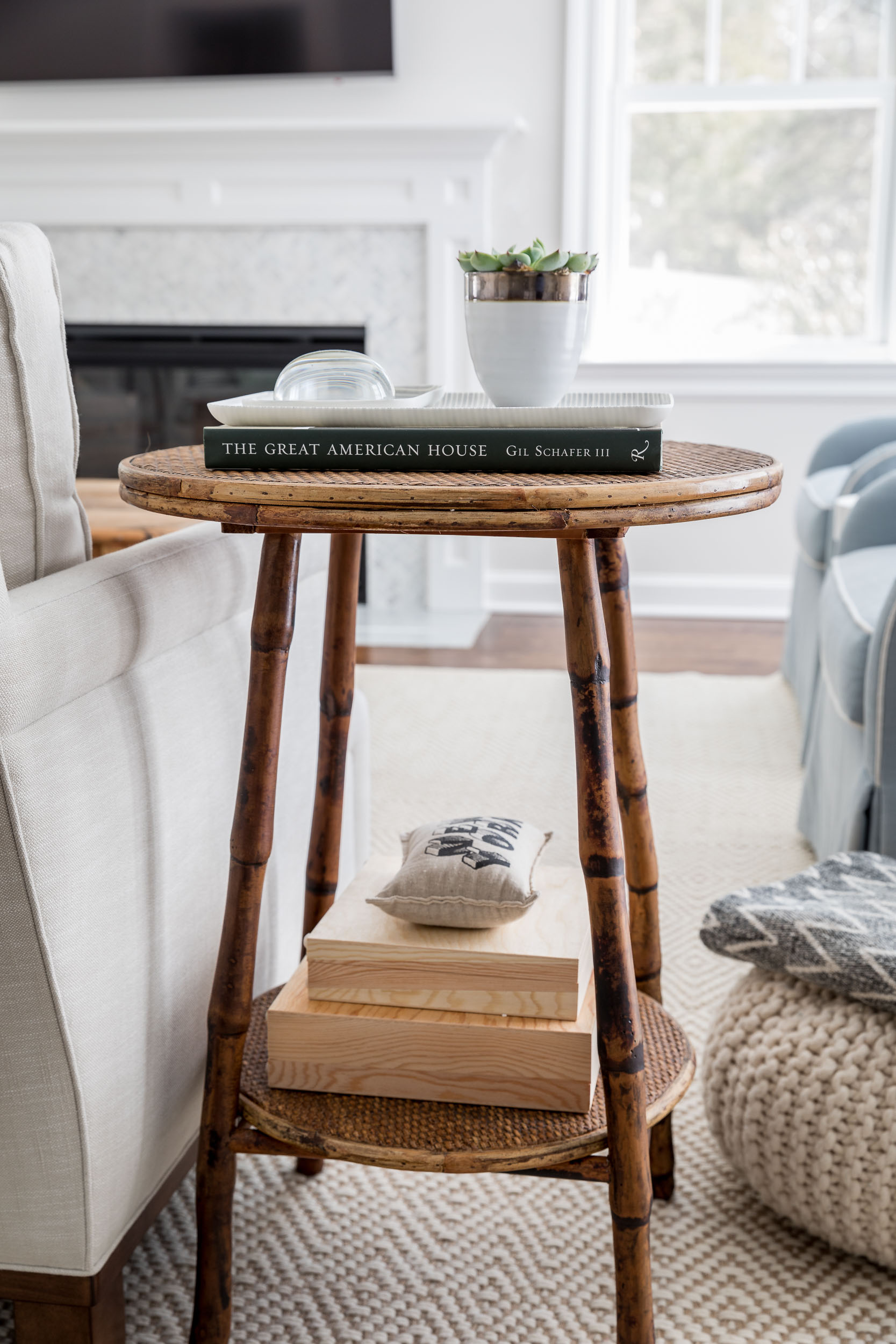 living-room-end-table-decor