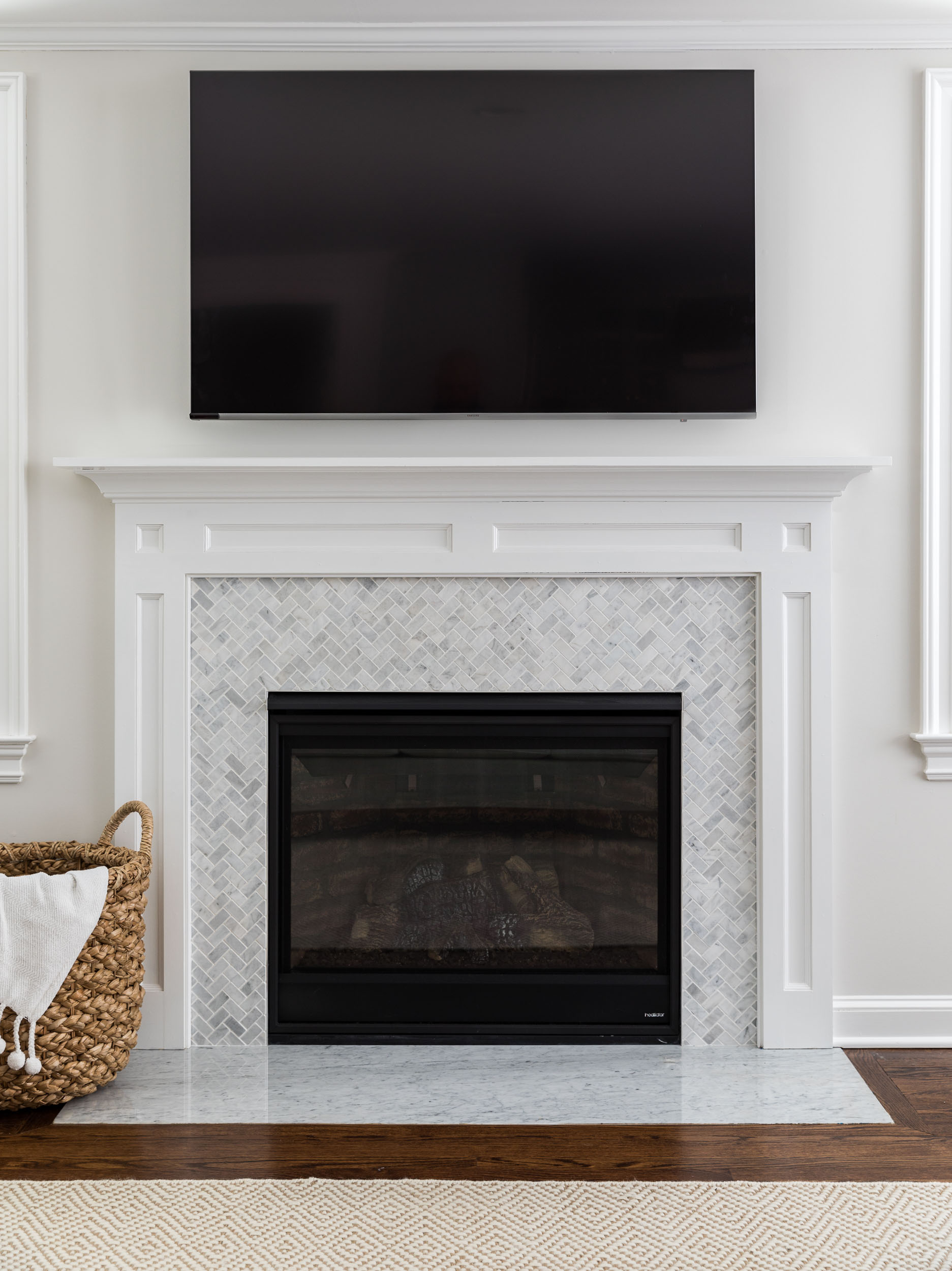 living-room-marble-tile-fireplace