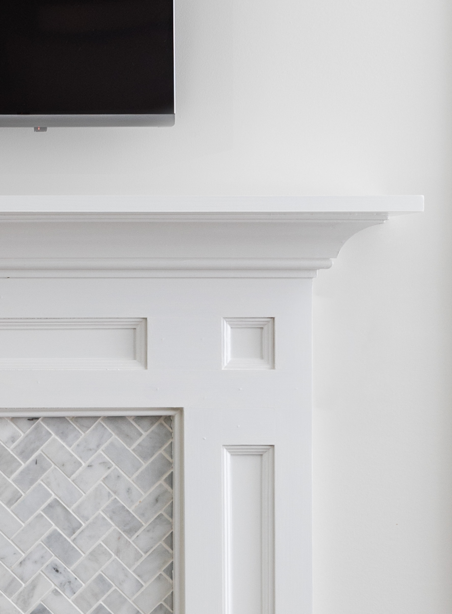 marble-tile-fireplace
