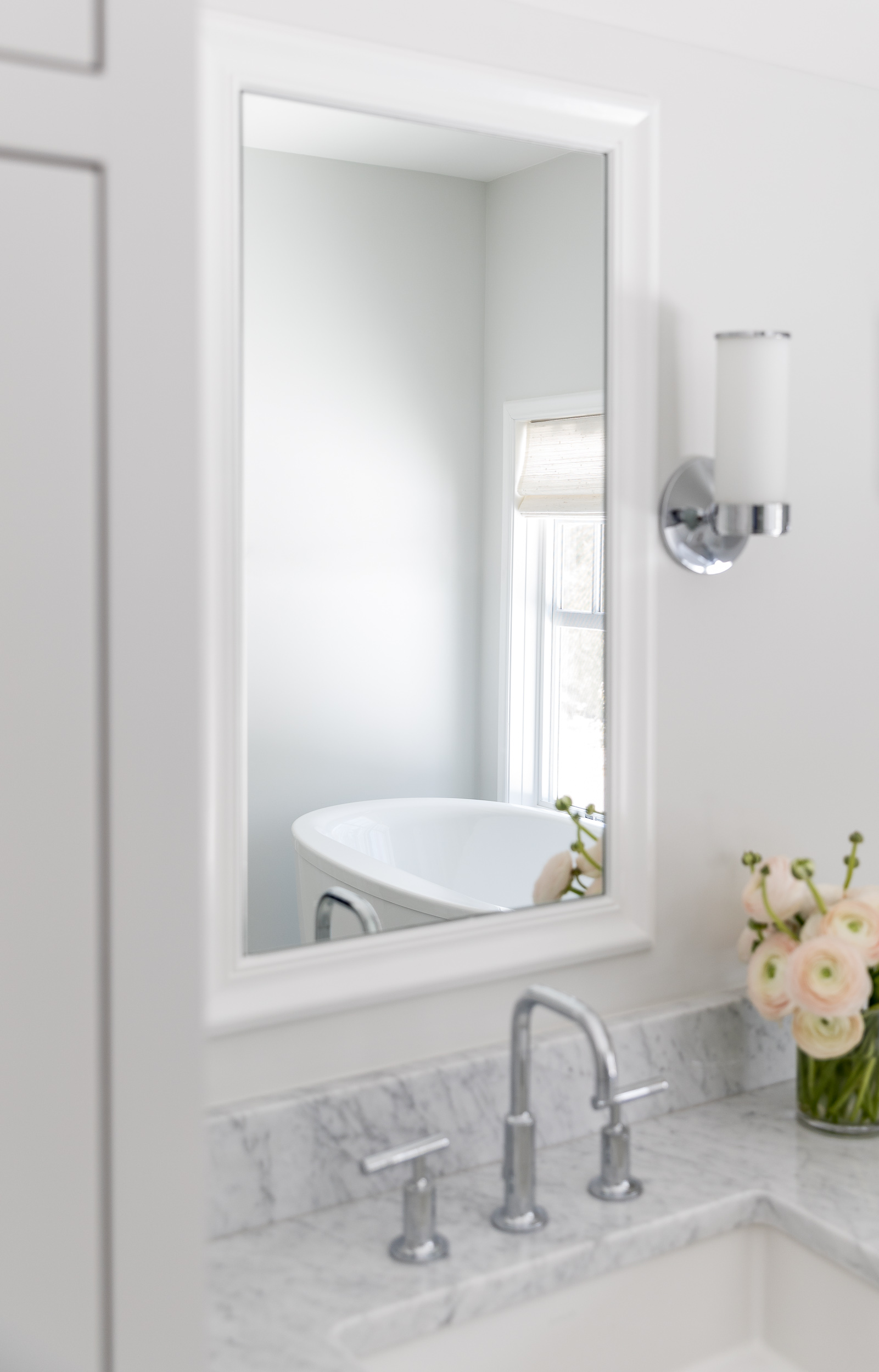 modern-neutral-white-gray-bathroom