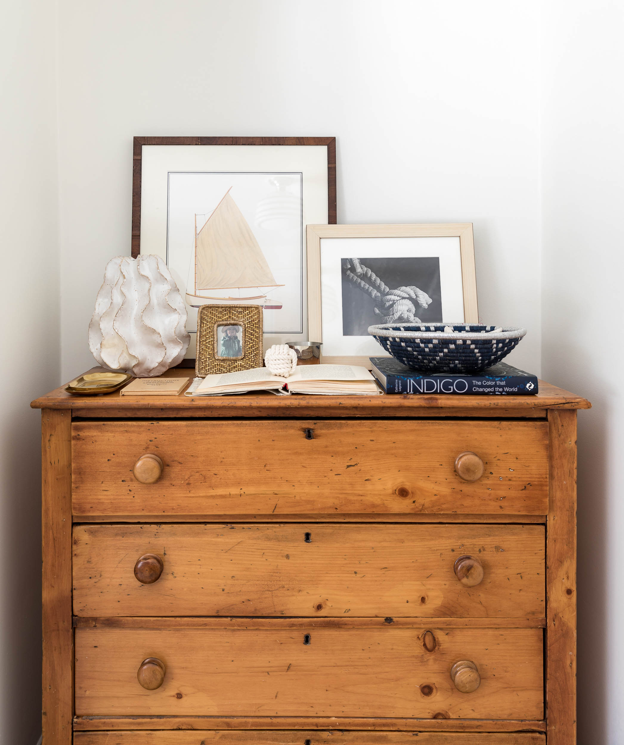 bedroom-dresser-top-decor