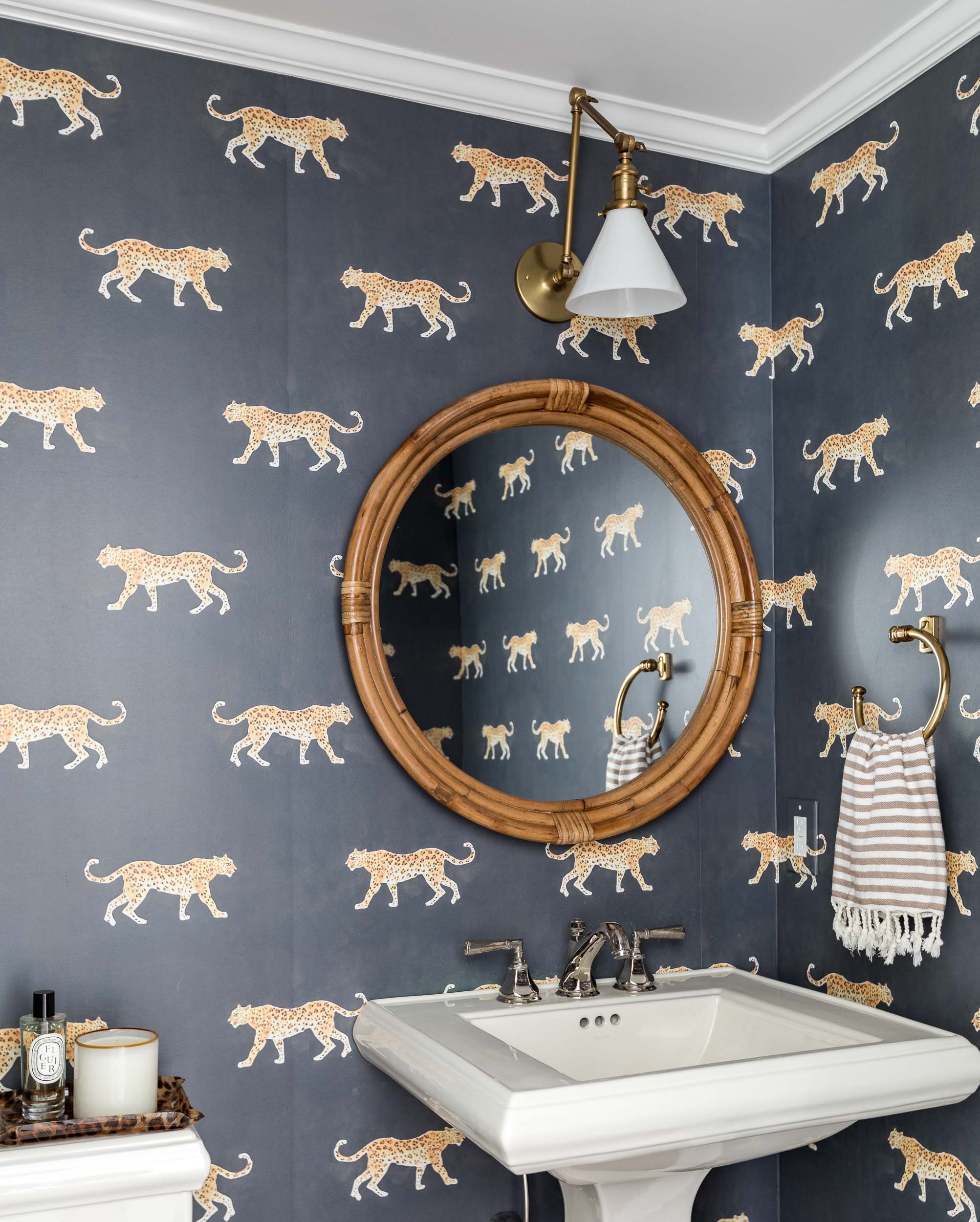 cheetah-wallpaper-bathroom-decor