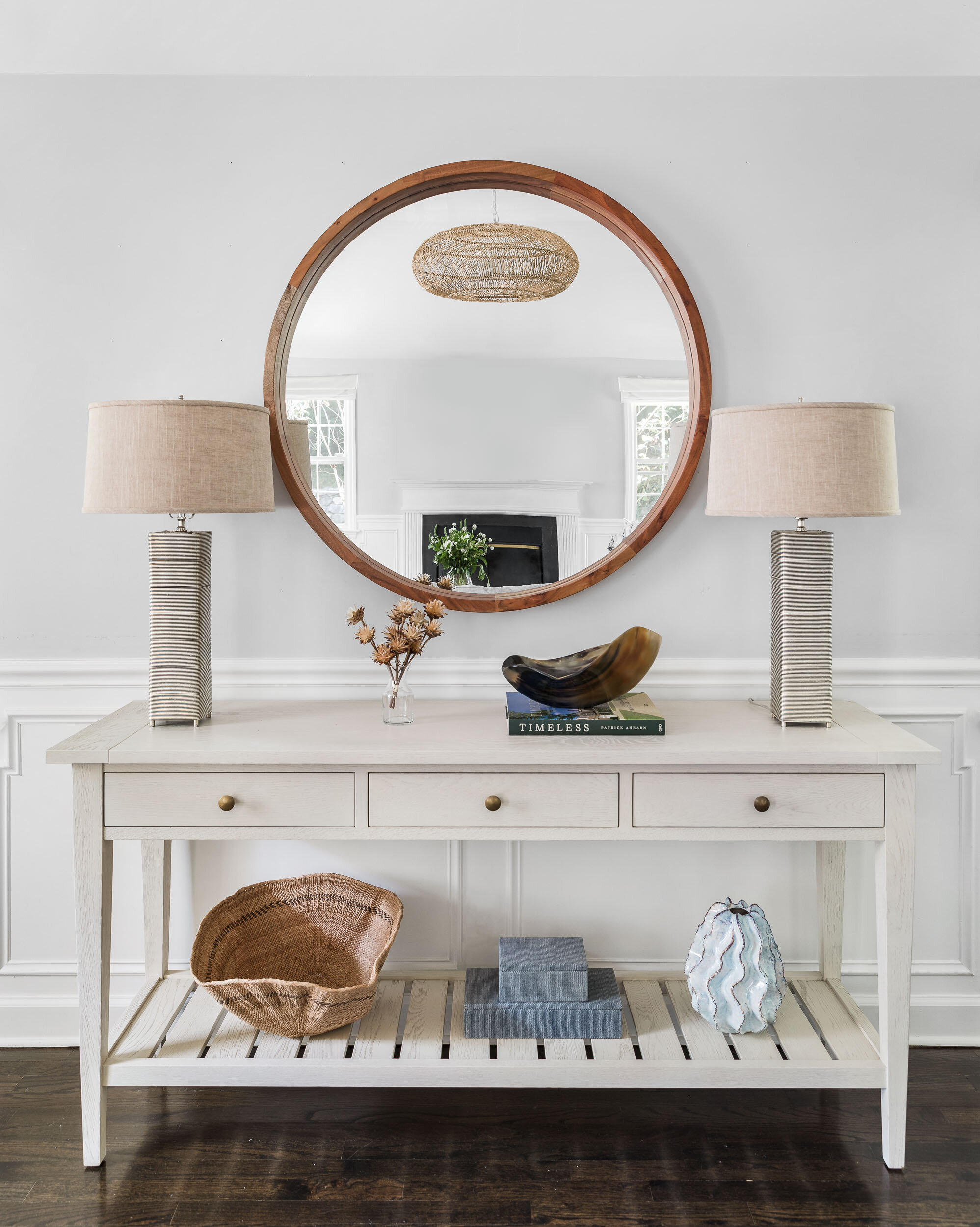 vanity-styling-lamps-round-mirror