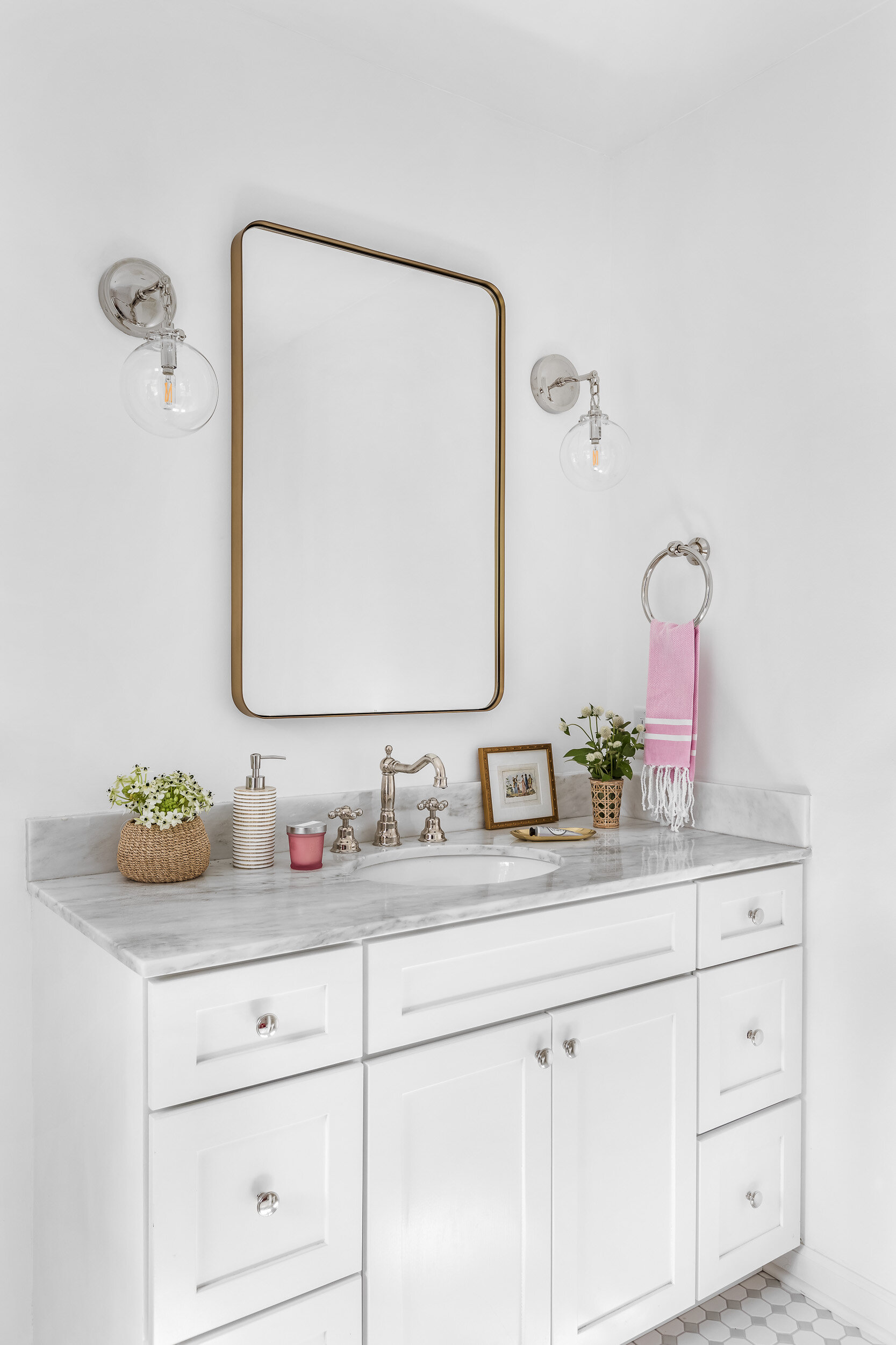 clean-gray-white-vanity-bathroom-decor
