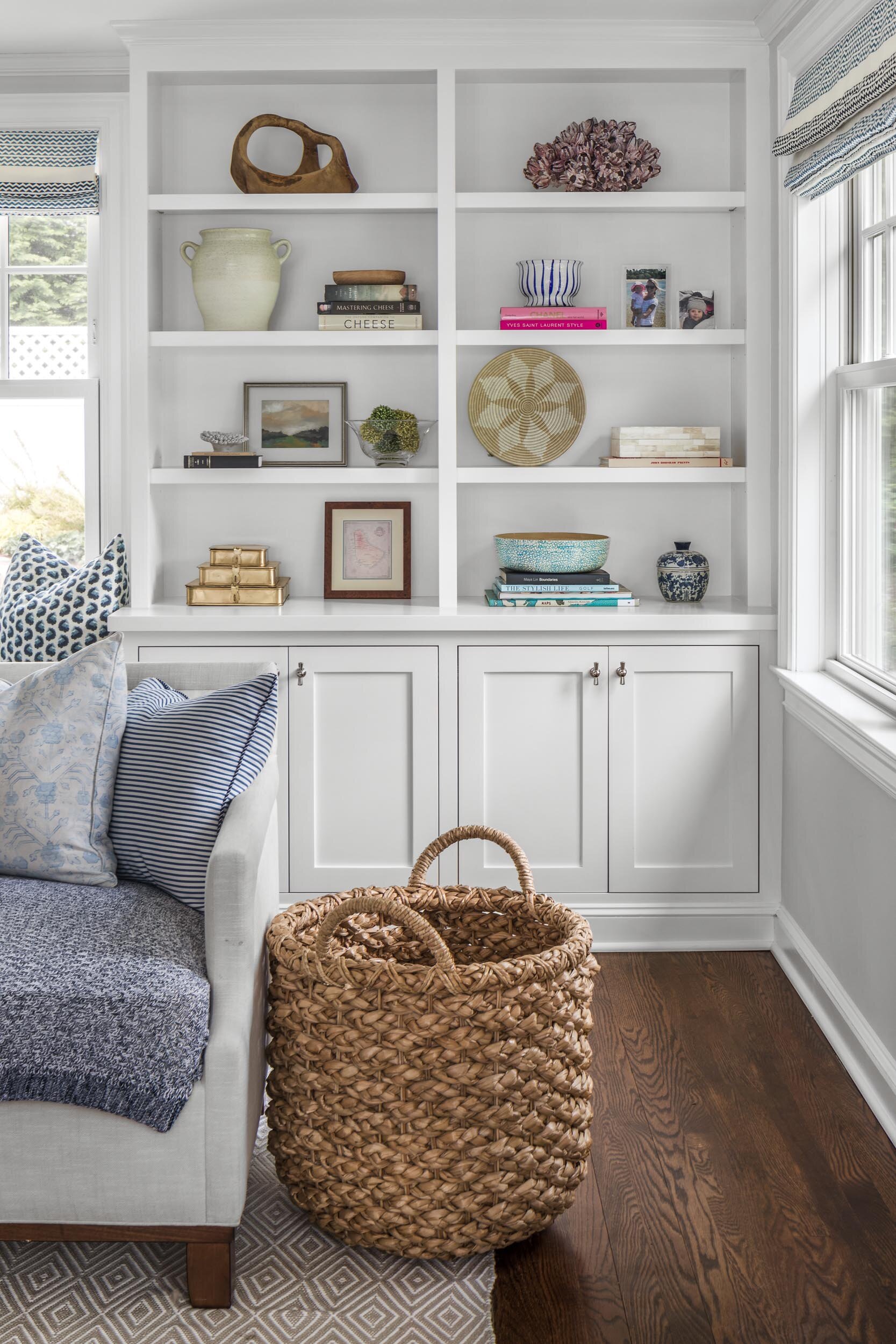 living-room-built-in-shelf-decor