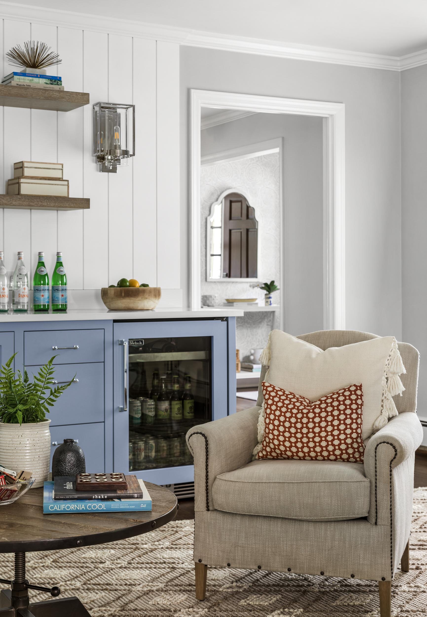 wet-bar-coffee-table-decor