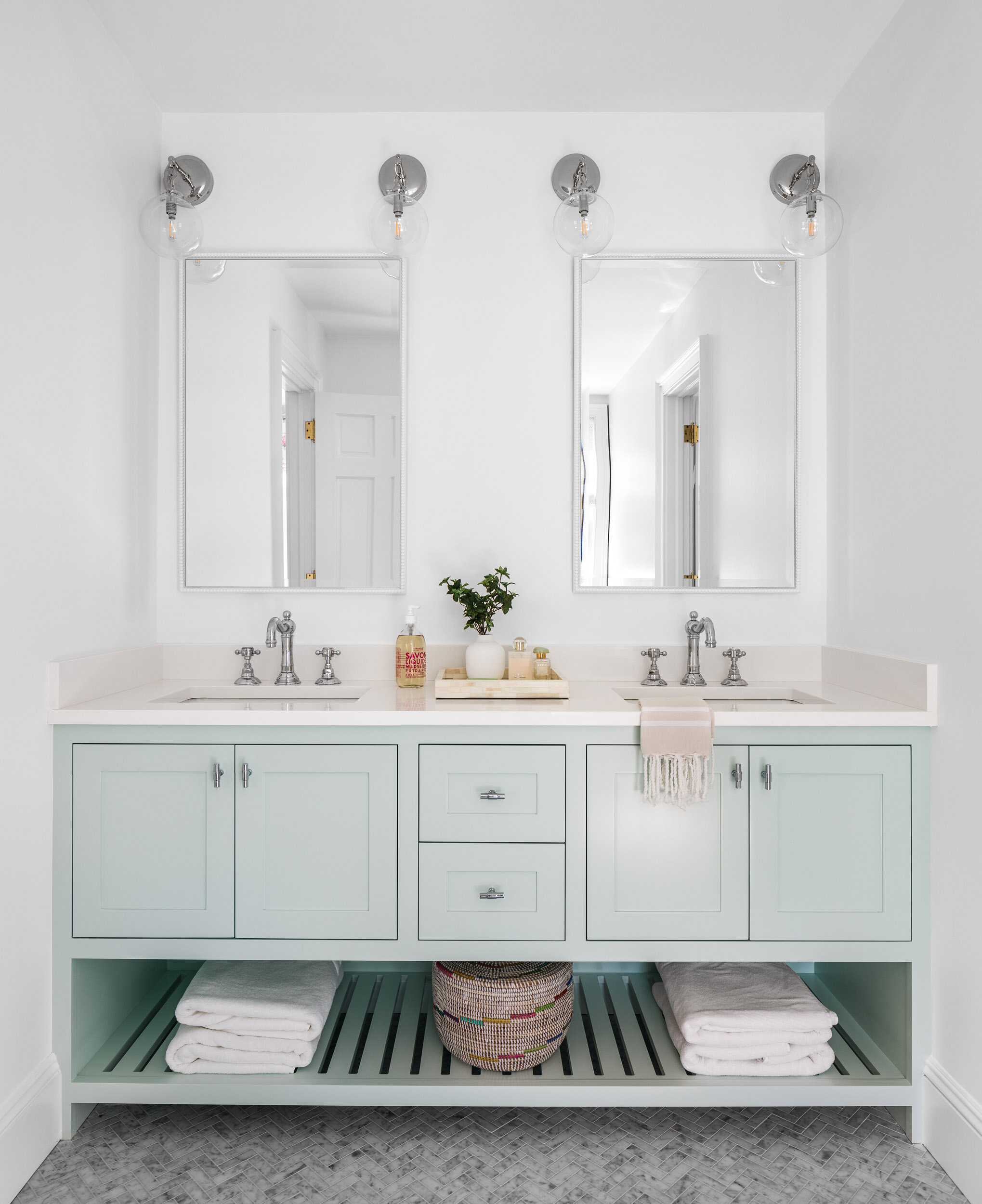 coastal-vanity-bathroom-his-hers-design