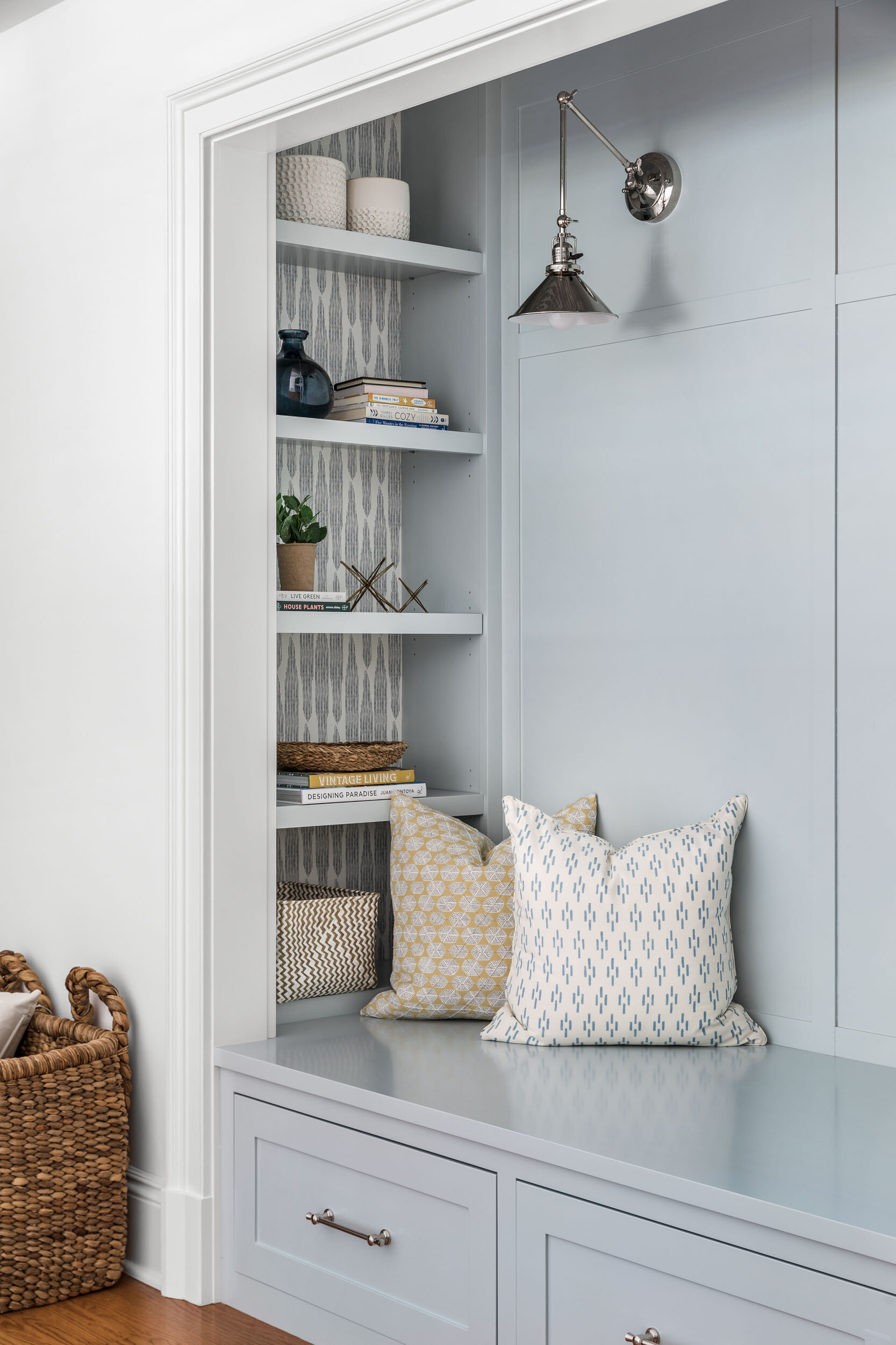 reading-nook-shelf-decor-storage