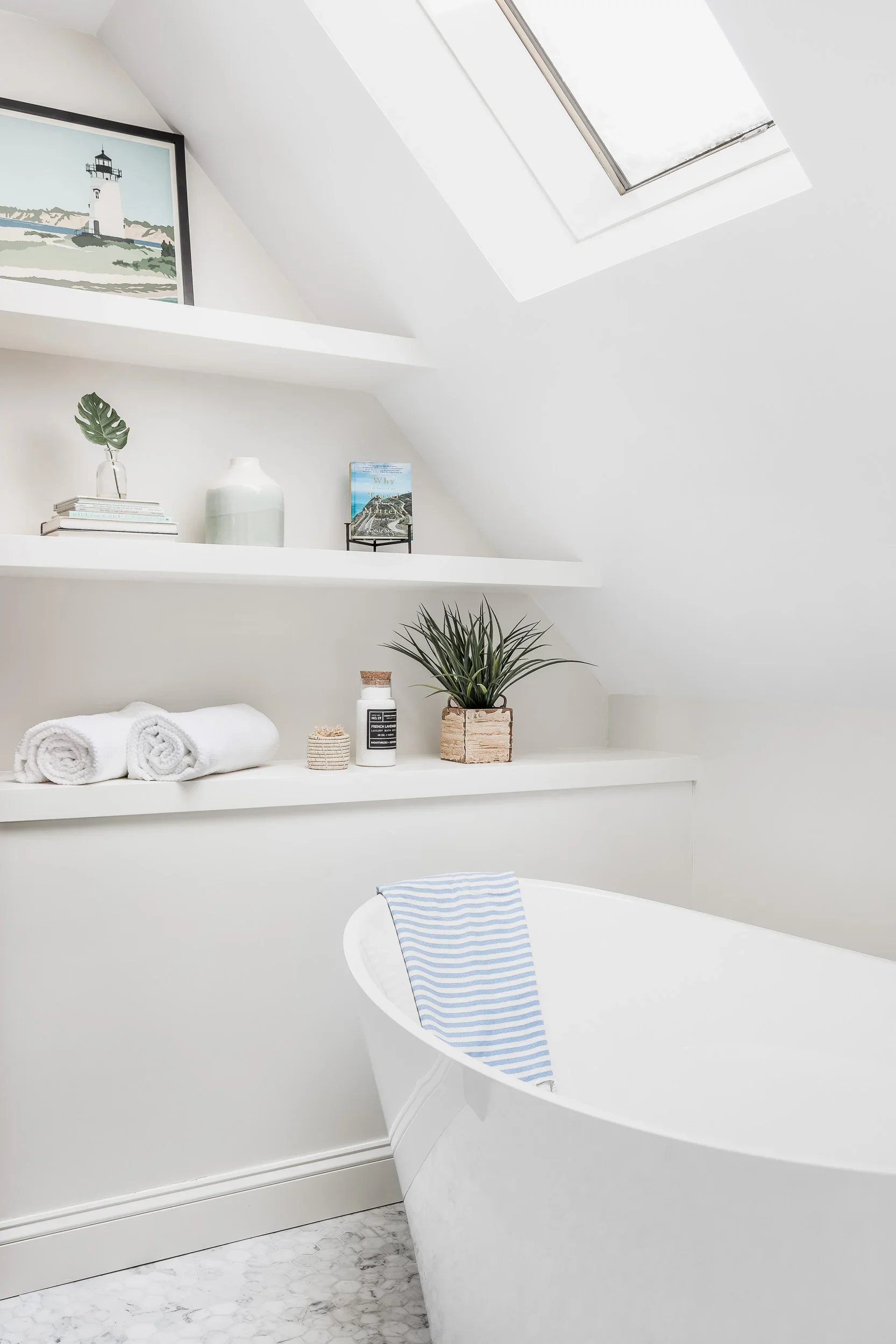 parker+and+parker+design-interior+design+photography-new+canaan+ct-master+bathroom-white+bain+tub.webp
