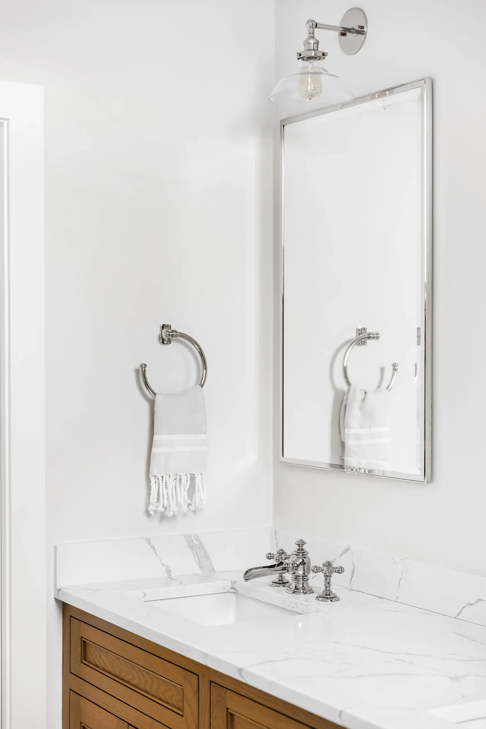parker+and+parker+design-interior+design+photography-new+canaan+ct-bathroom+vanity.webp