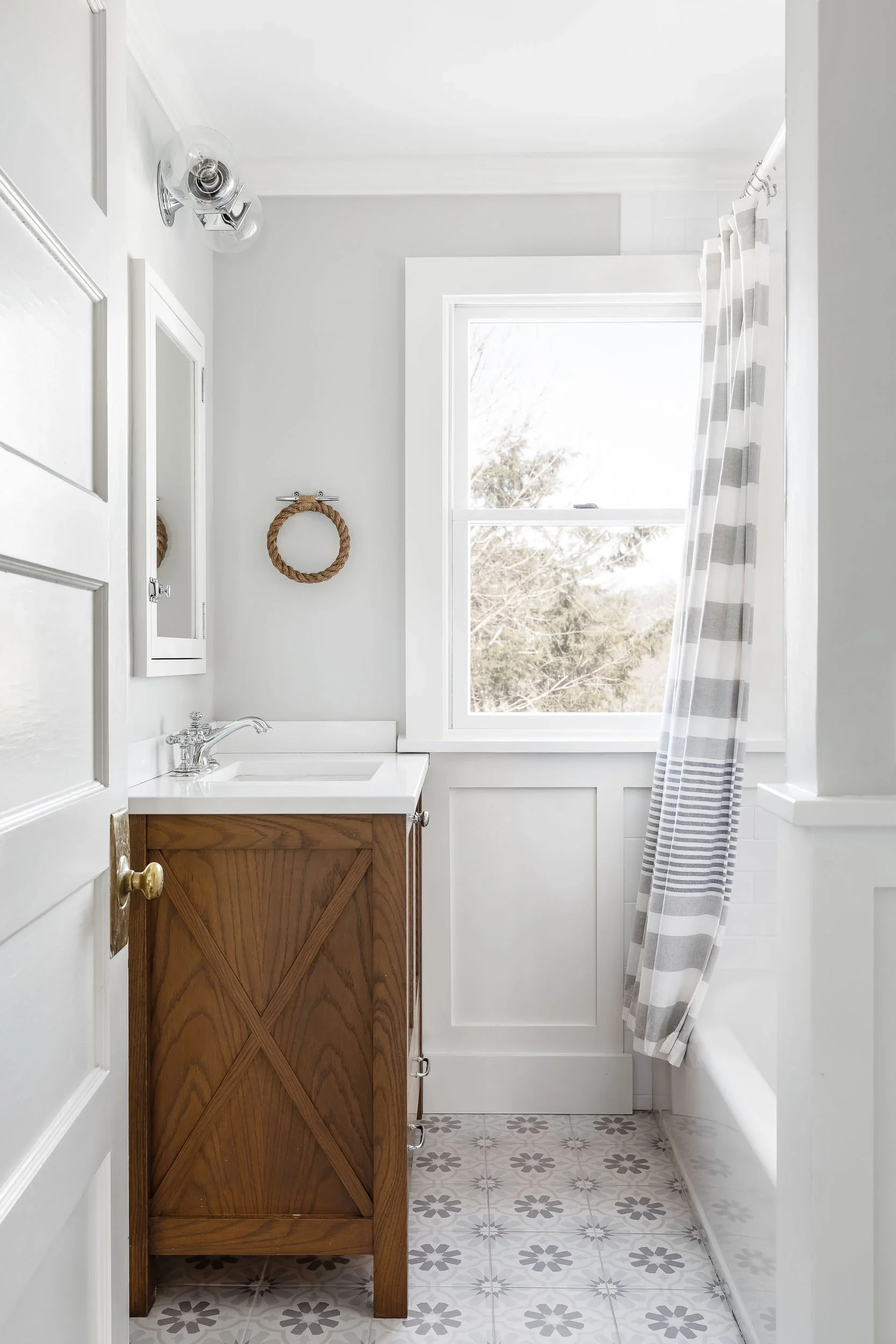 parker+and+parker+design-interior+design+photography-new+canaan+ct-white+and+grey+bathroom.webp