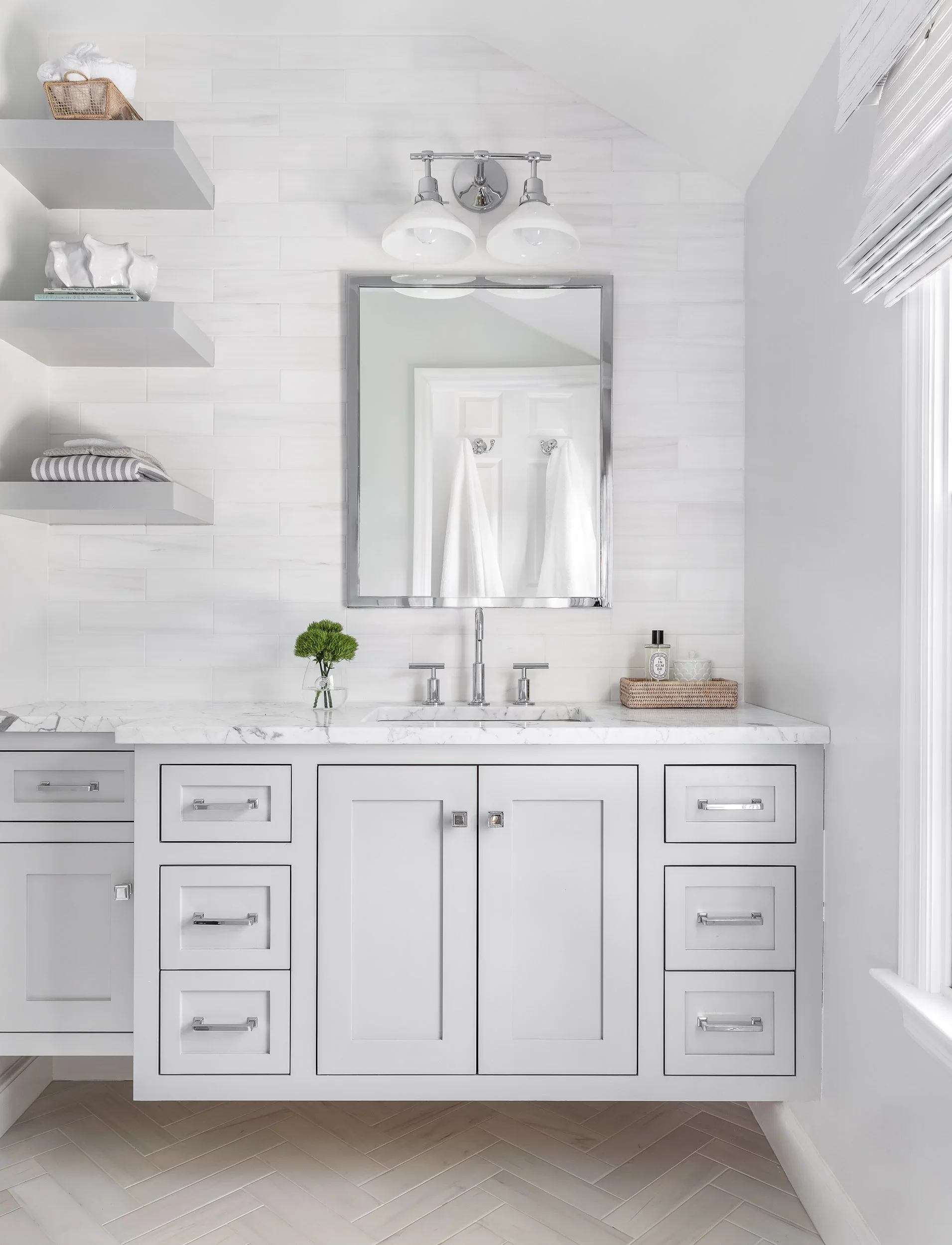 parker+and+parker+design-interior+design+photography-darien+ct-master+bathroom-white+and+grey.webp
