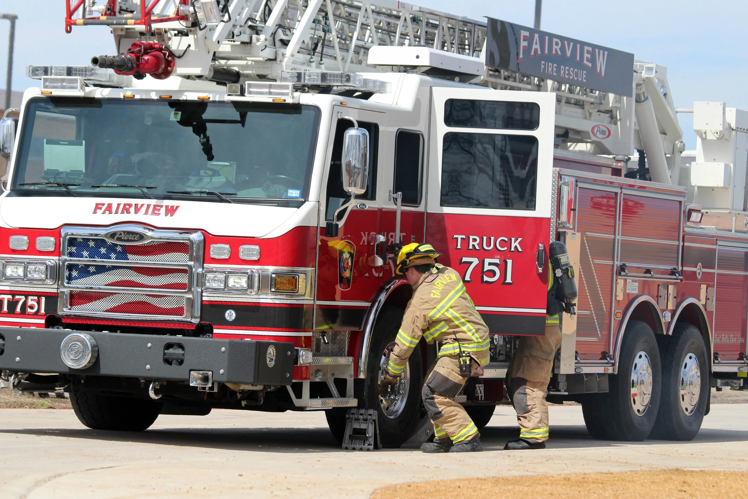 2016 Pierce 105’ ladder truck with 500 gallons and a 2000 gpm pump. This truck is stationed at Fire Station One on the west side of Fairview to serve the commercial district.