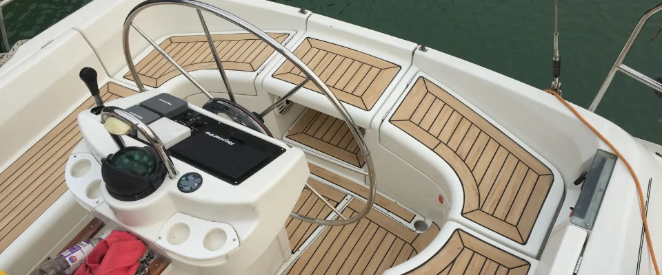 bavaria 38 cockpit seats.jpg