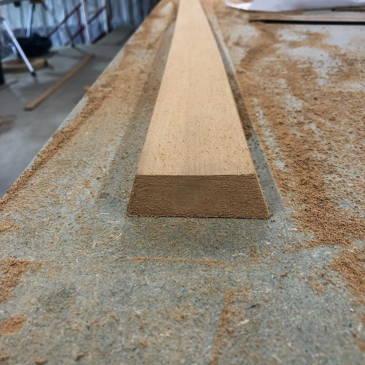 Teak 65x20 rubbing rail shaped to match the original. Standard lengths come in 10M rolls. Longer lengths of all our trims can be manufactured on request. #rofixrestoration #flexiteek2g #boatlife #rubbingrails #toerail #trims #teak #synthetic #marketl