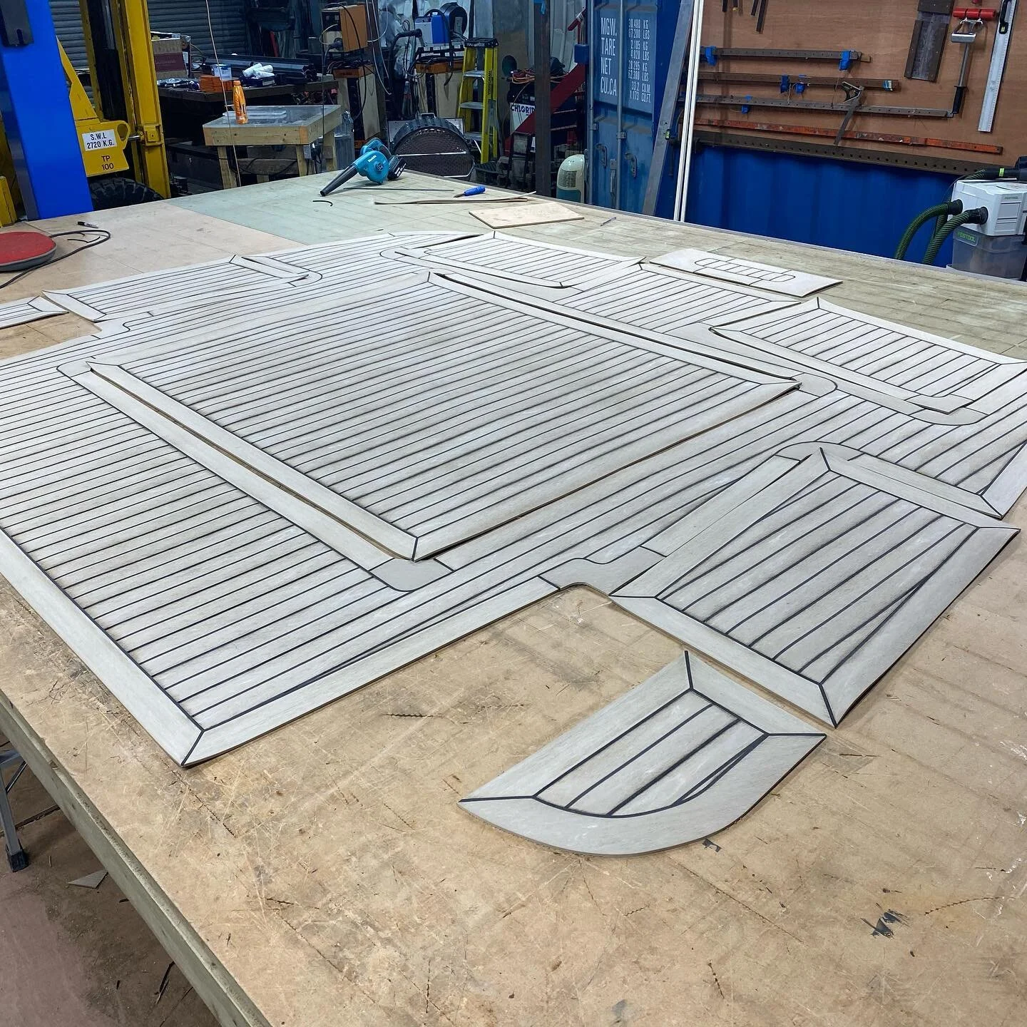 Weathered colour cockpit for a Aquastar38 manufactured and supplied to one of our approved fitters Suffolk Yacht Harbour. #flexiteek2g #rofixrestoration #suffolkyachtharbour #suffolk #yachting #decks #synthetic #themarketleader #riverorwell #sailing 