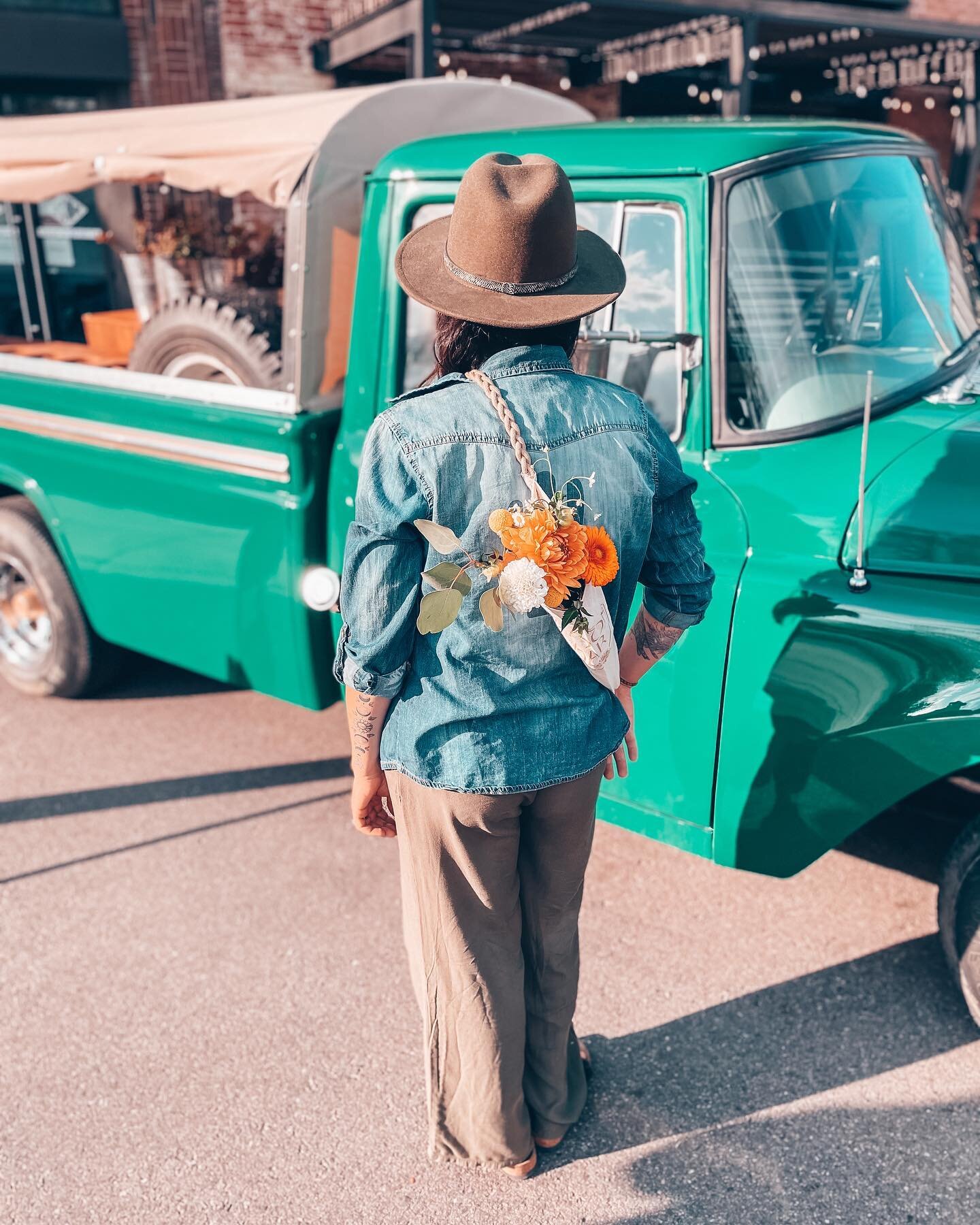 A little function, a little style. The perfect way to get your flowers home safely! 

Our reusable flower bags are a great way to cut back on waste and look cute on your scooter, bike, or walk! Available for purchase on our website and on the truck.