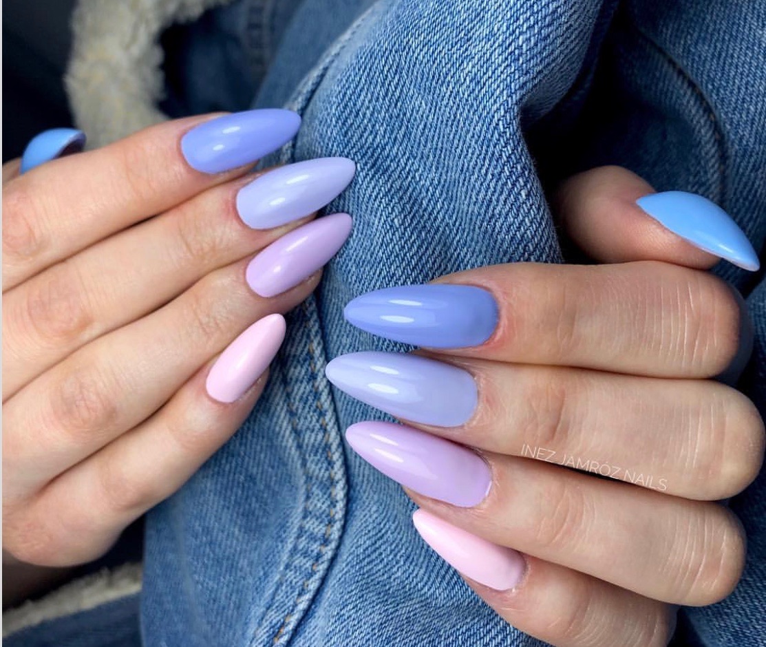 Ombre nails in one tone 