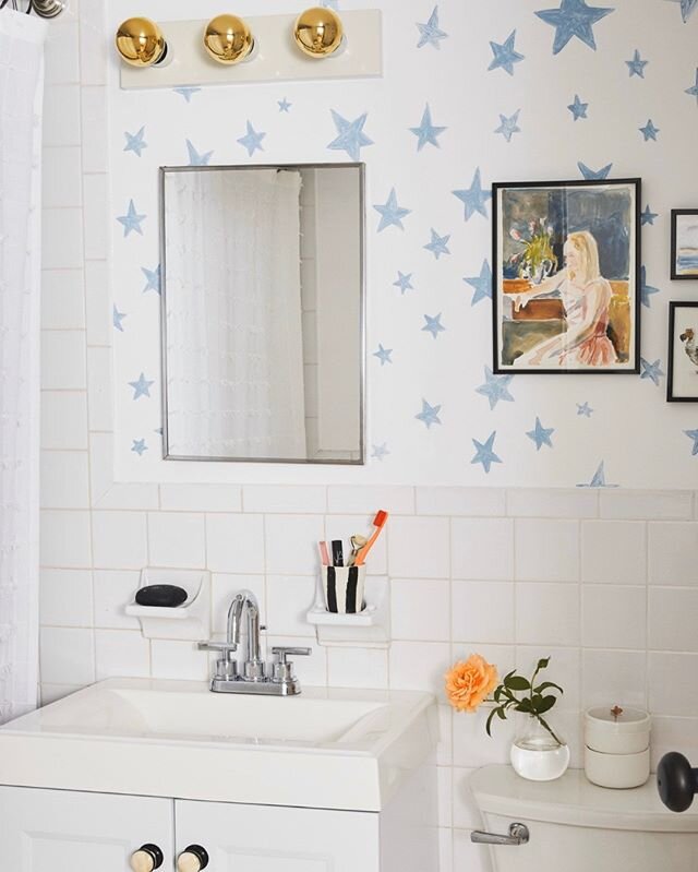Meanwhile, back in Brooklyn- My quirky little bathroom (and the rest of my apt) are featured on Lonny, as part of their Small Spaces Month. ⭐️ I hand painted these stars with a Farrow&amp;Ball sample pot, fun and simple DIY alternative to wallpaper⠀⠀