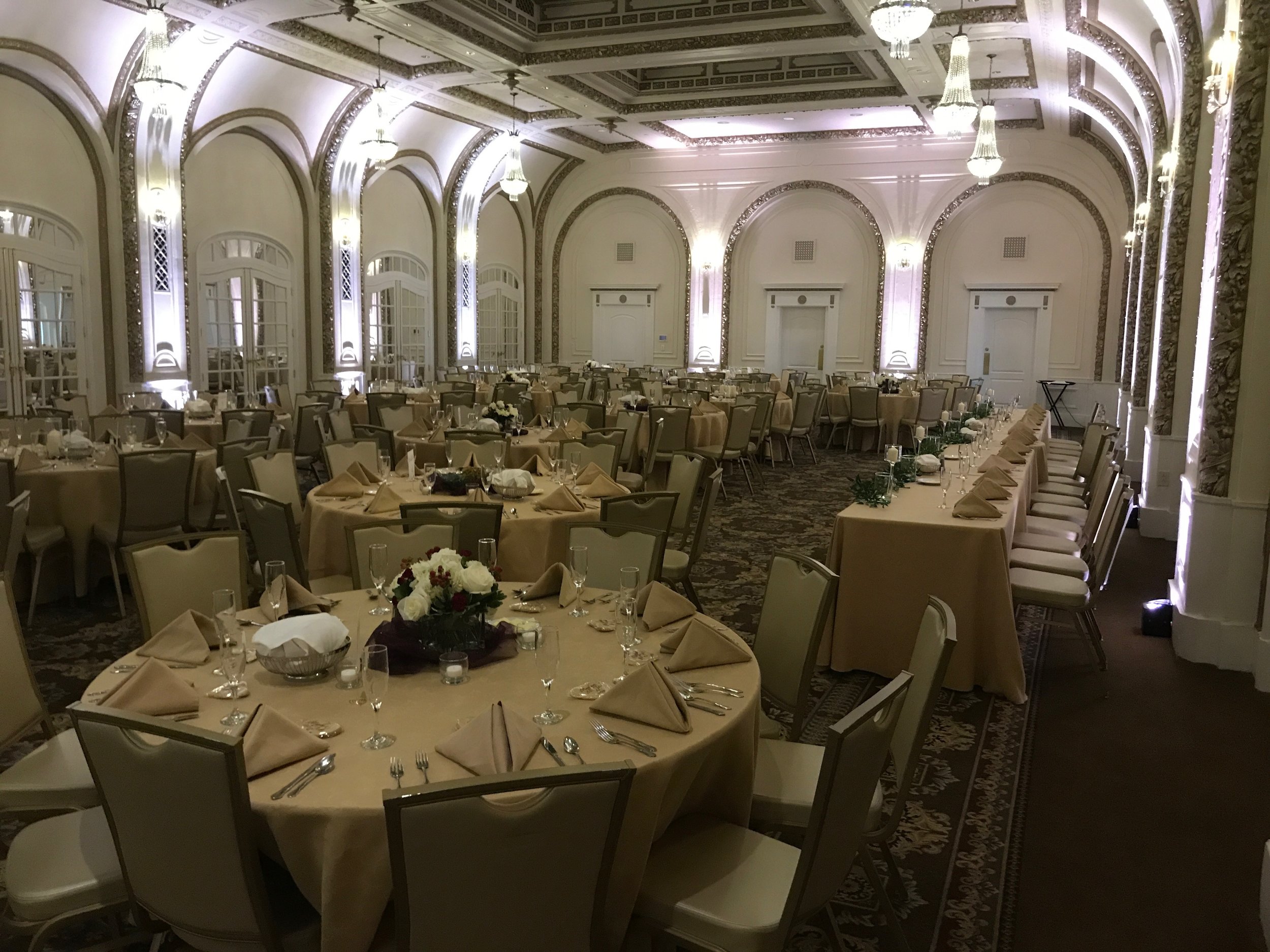 Beautiful Quad Cities Wedding venue with uplighting 