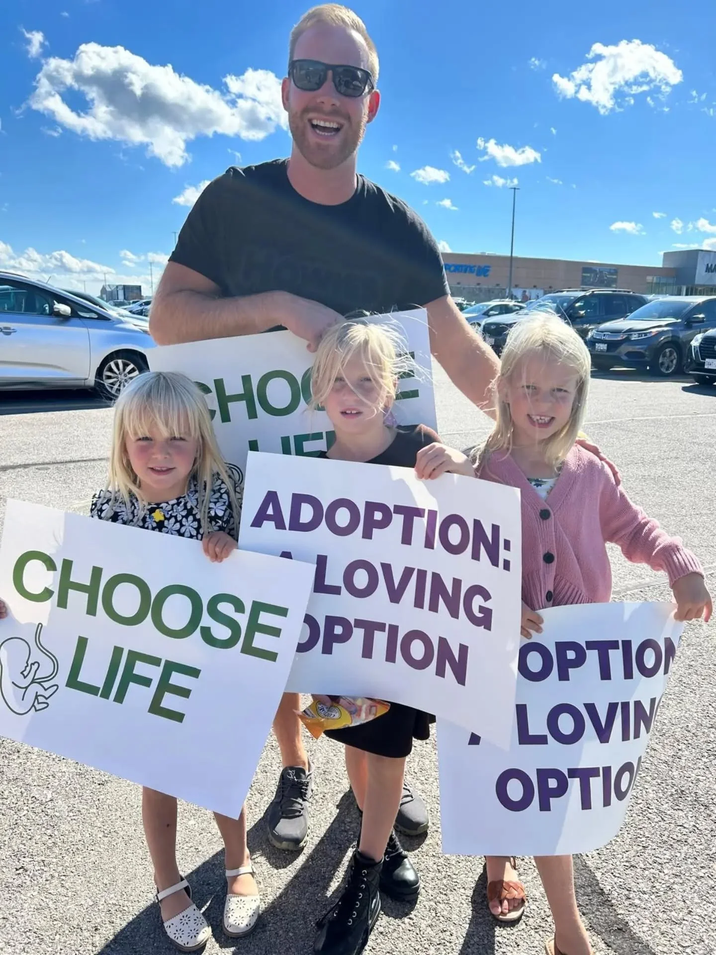 When a community comes together, something powerful happens. 💚

On Sunday, October 4, people across Halton stood together for Life Chain. We prayed together. We stood together. And we spoke up for the dignity and value of every human life.

Life Cha