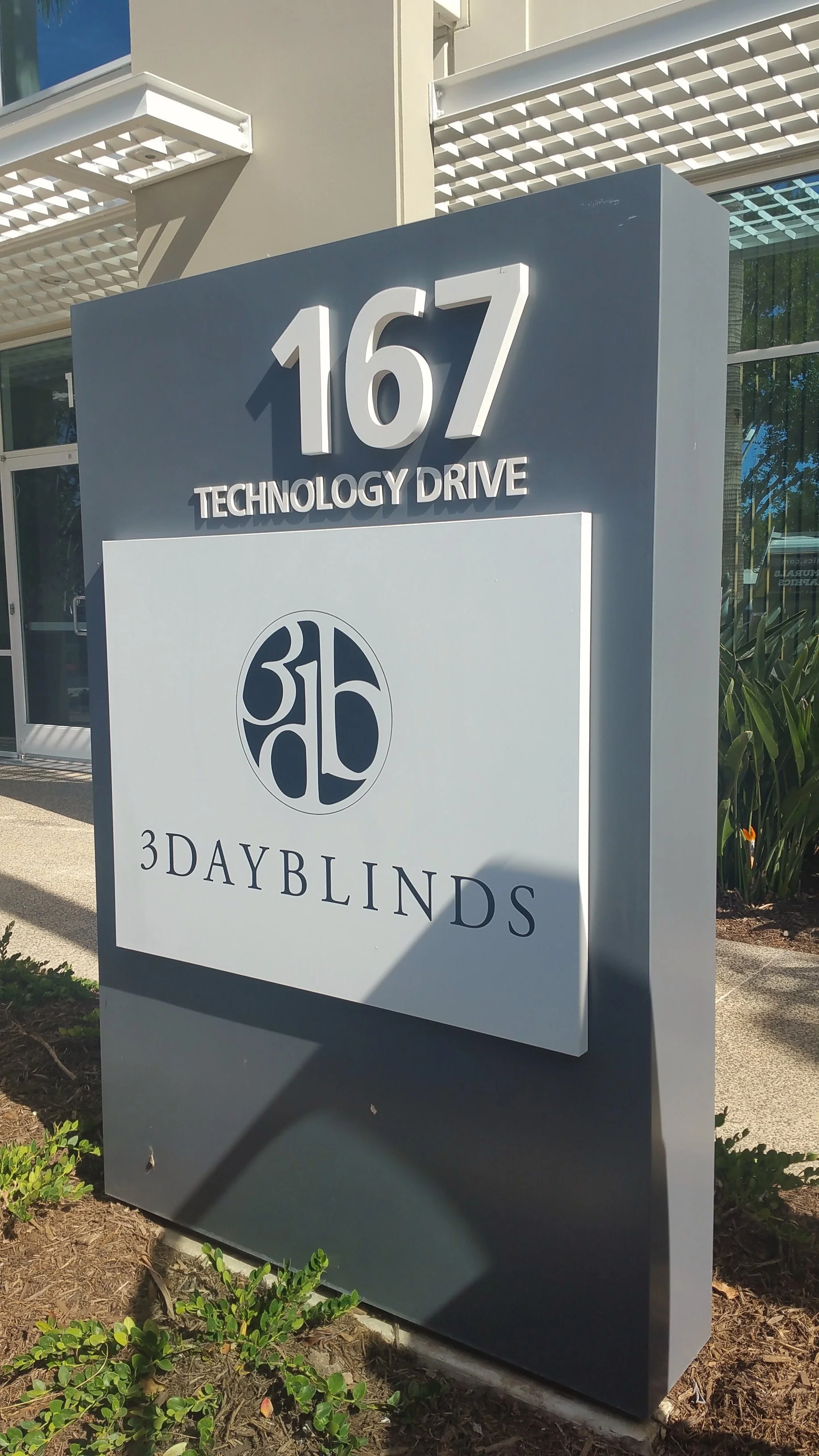 3 Day Blinds monument.jpg