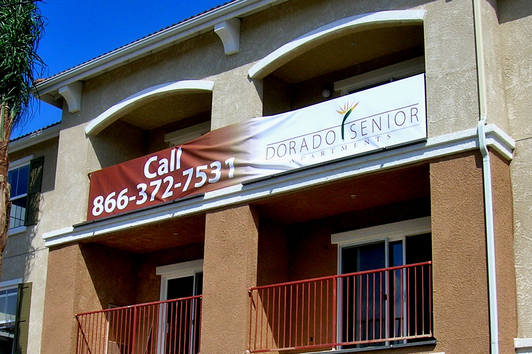 Custom leasing banner