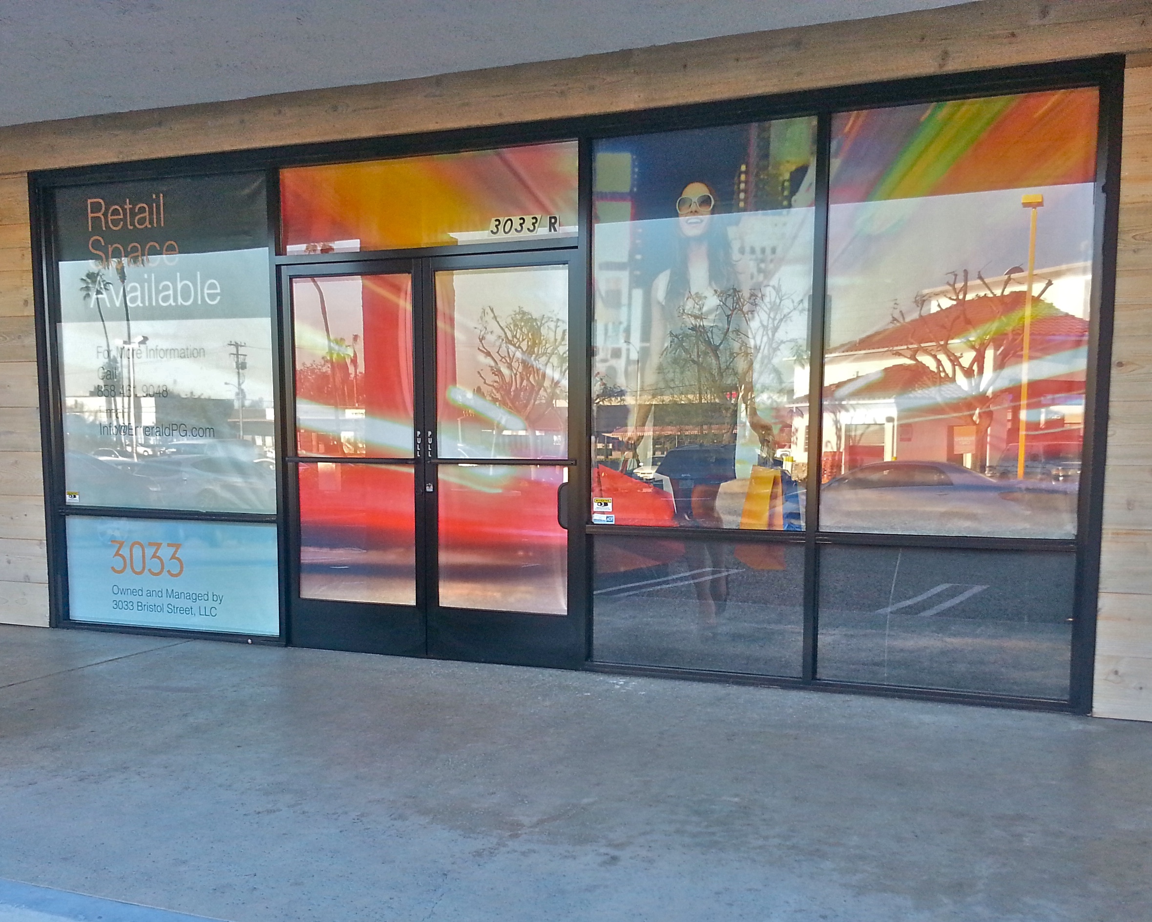 CUSTOM PRINTED RETAIL VINYL WINDOW BANNER LEASING / FOR LEASE BANNER