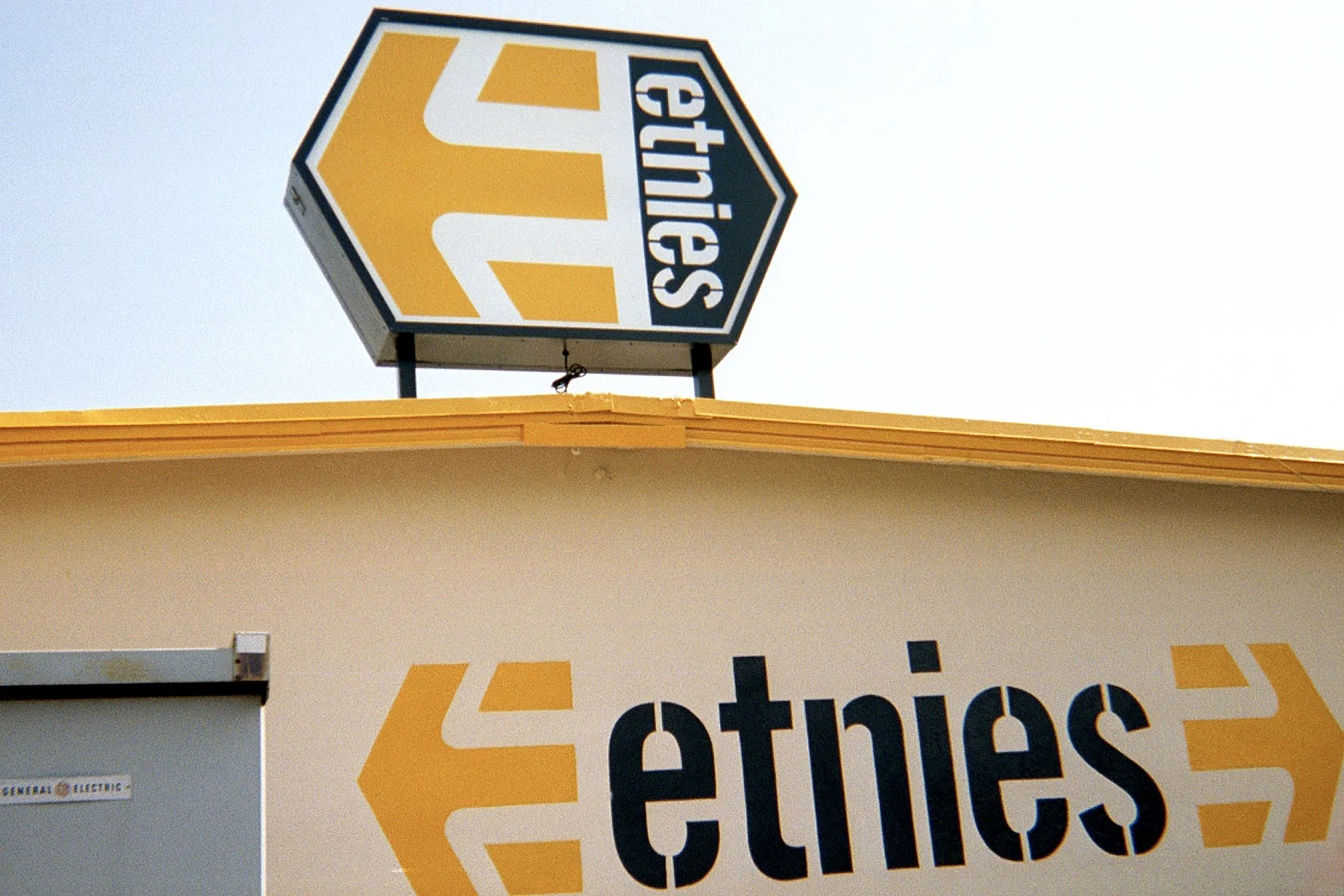 PROMOTIONAL AND EVENT SIGNAGE - ETNIES POP-UP STORE HAND PAINTED GRAPHICS