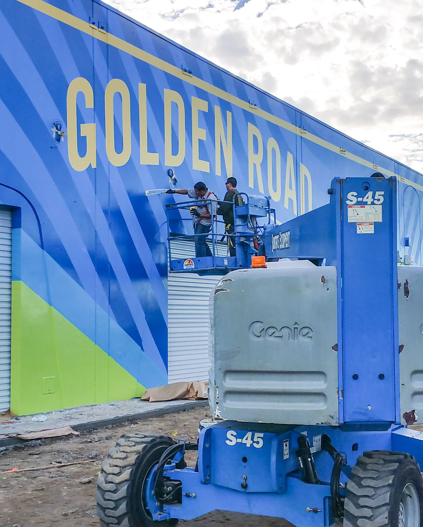 Recent sign painting - Anaheim CA - GOLDEN ROAD BREWING