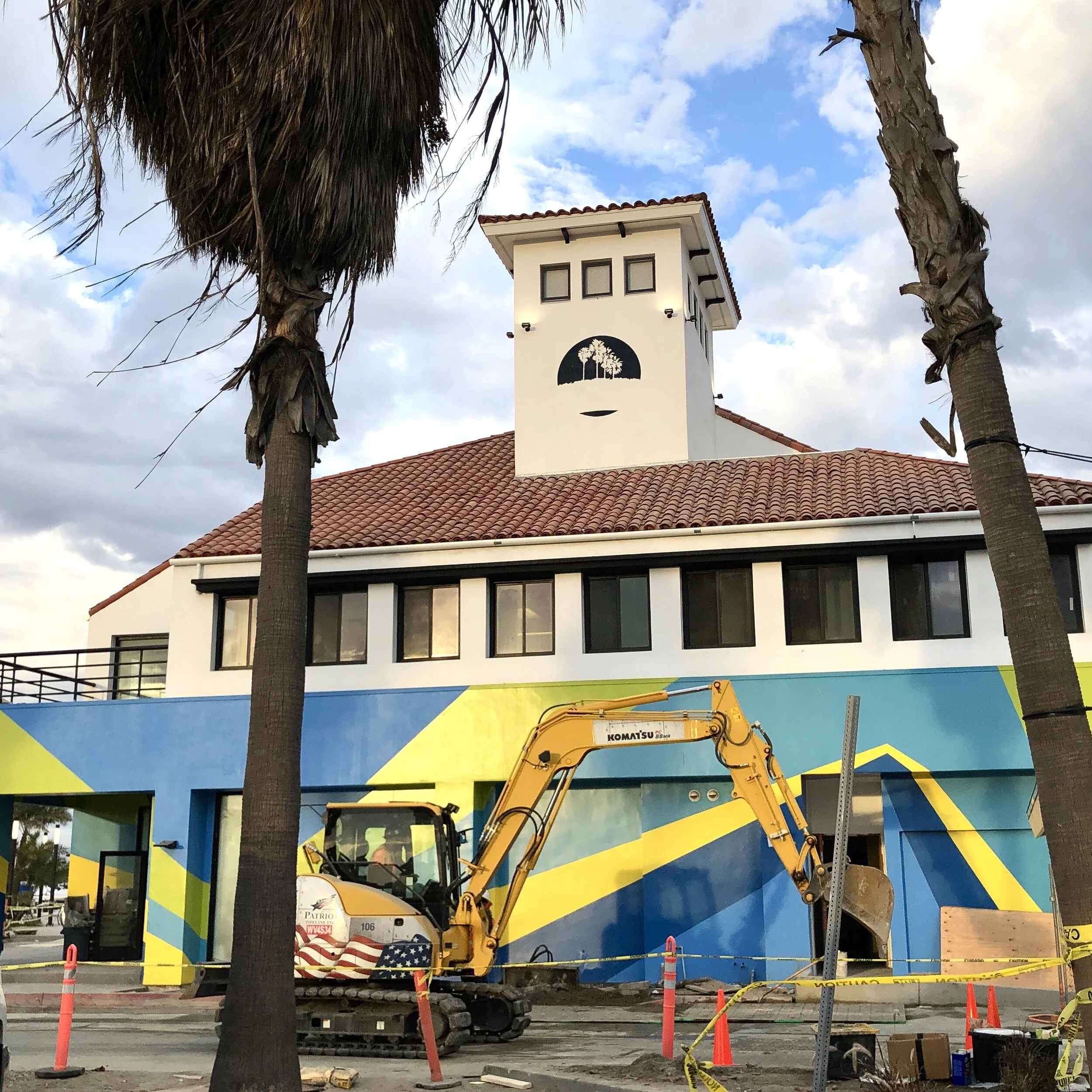 For the logo on this tower, I hand painted background portion - the main lettering for Golden Road Brewing was to be dimensional channel letters.