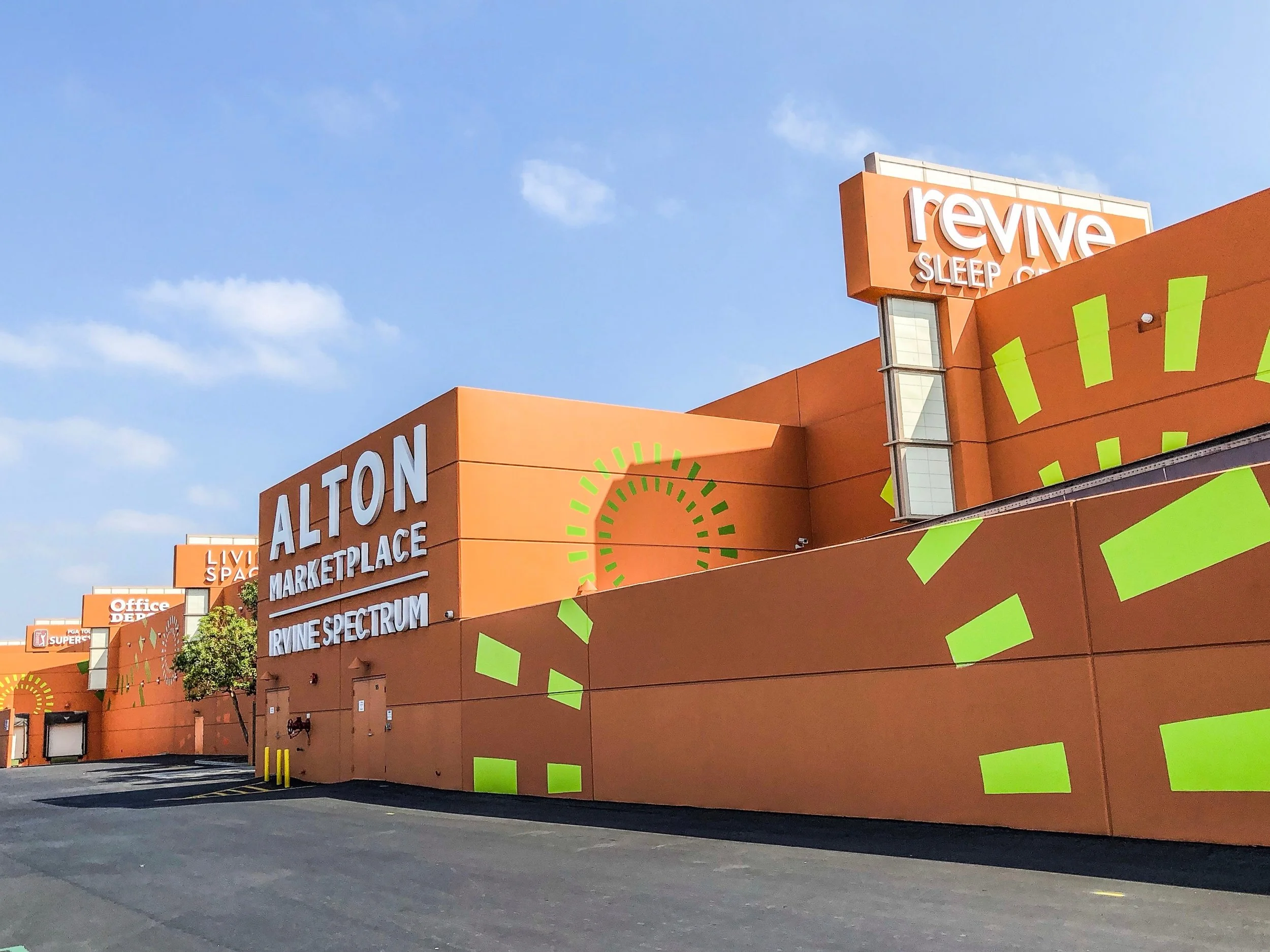 Alton Marketplace Irvine - 26,070 square feet of hand painted super graphics!