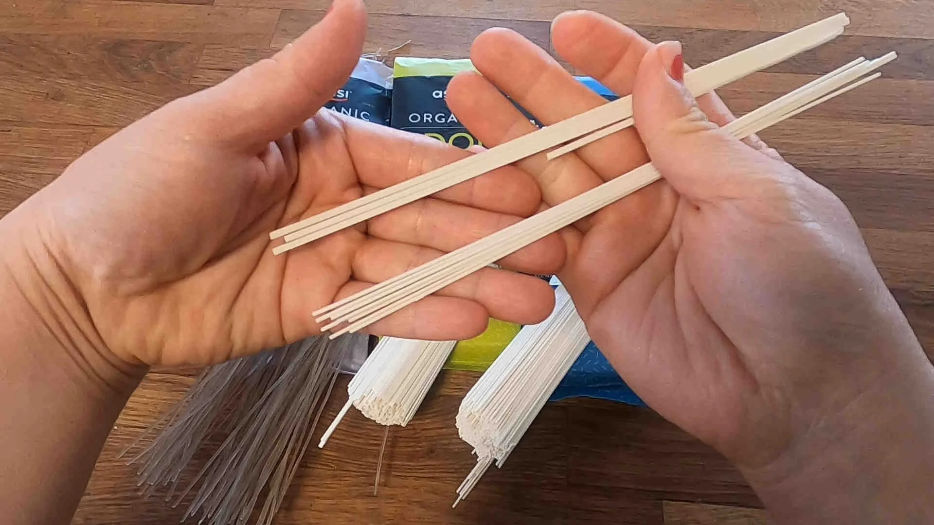 Same ingredients, different shape (Somyeon vs Udong according to brand ASSI)