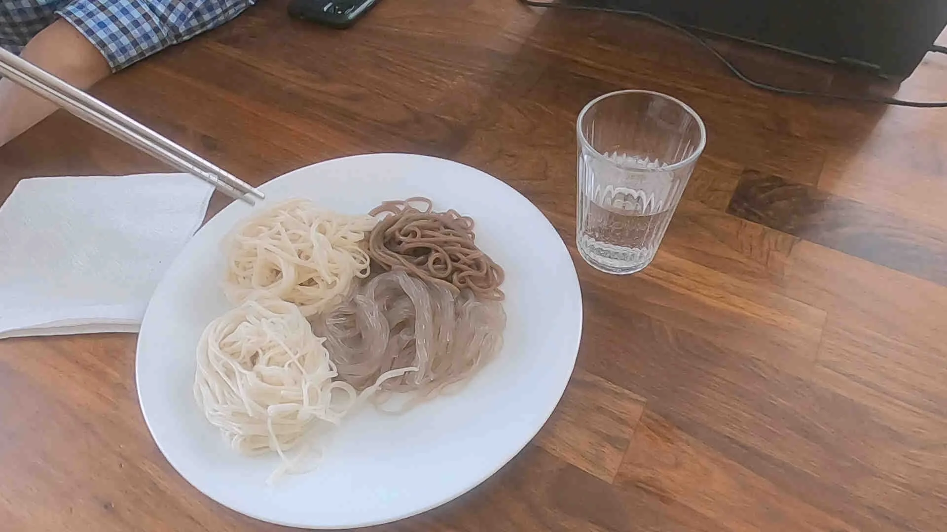 OPPA pointing at Kalguksu/Udon/Jjajang Noodles sold dry at Korean supermarket.