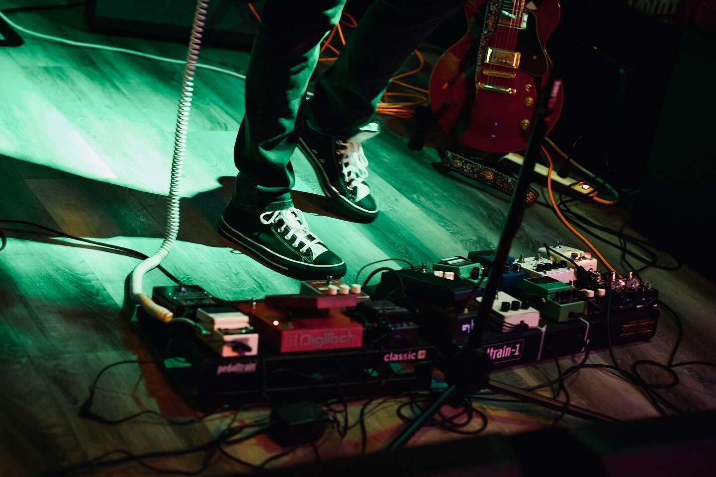 Shoegazing

📸: Wright Camera &amp; Concept

#egomechanics #chicagomusic #chicagomusicscene #rockduo #pedalboard #shoegaze