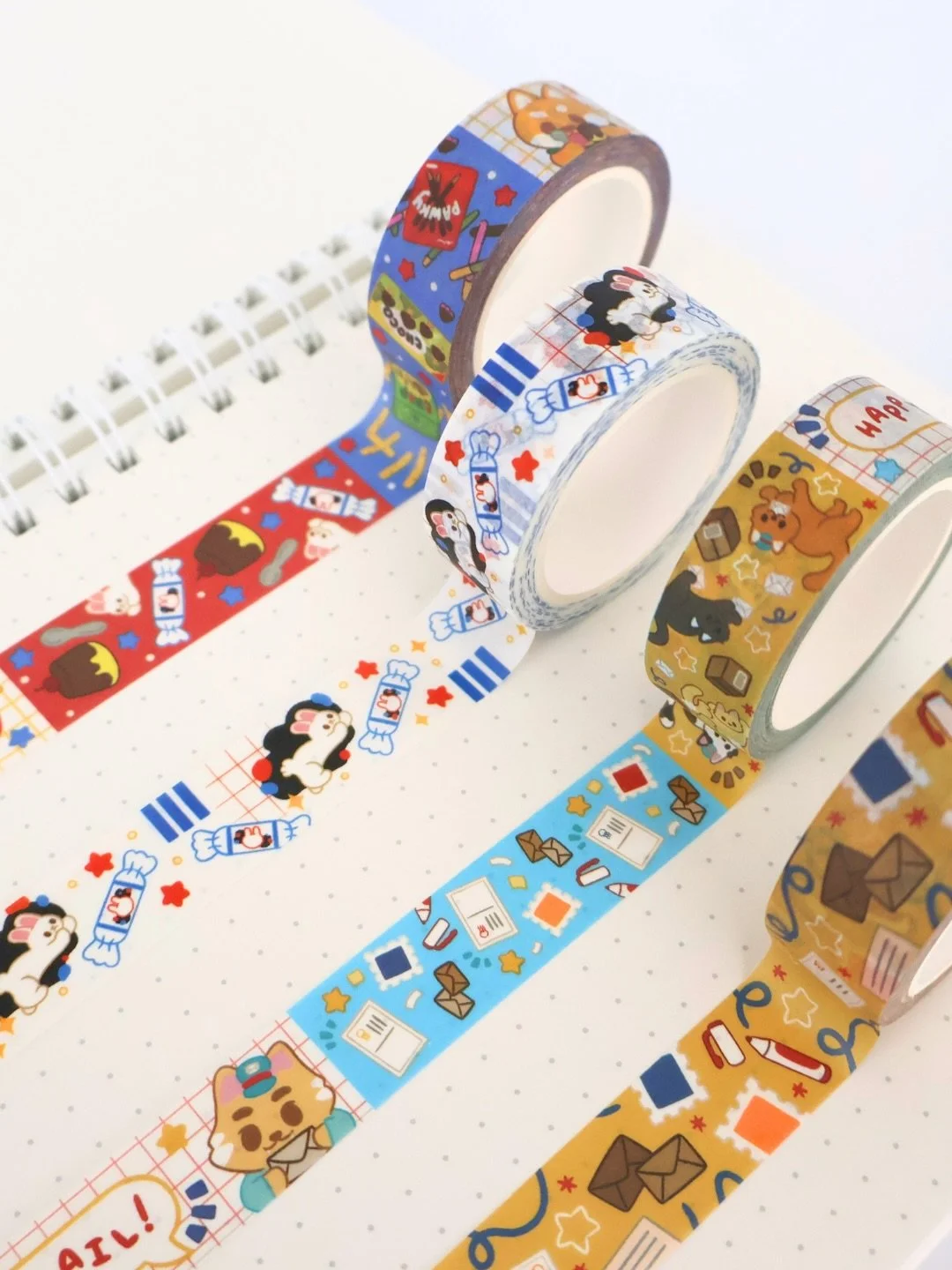 We finally get a @toastoffice.cats themed washi tape~ It&rsquo;s been way too long since the last time I&rsquo;ve designed a washi tape &amp; this might be my favorite collection yet 🙇🏻&zwj;♀️ 

When designing these I originally had planned for jus